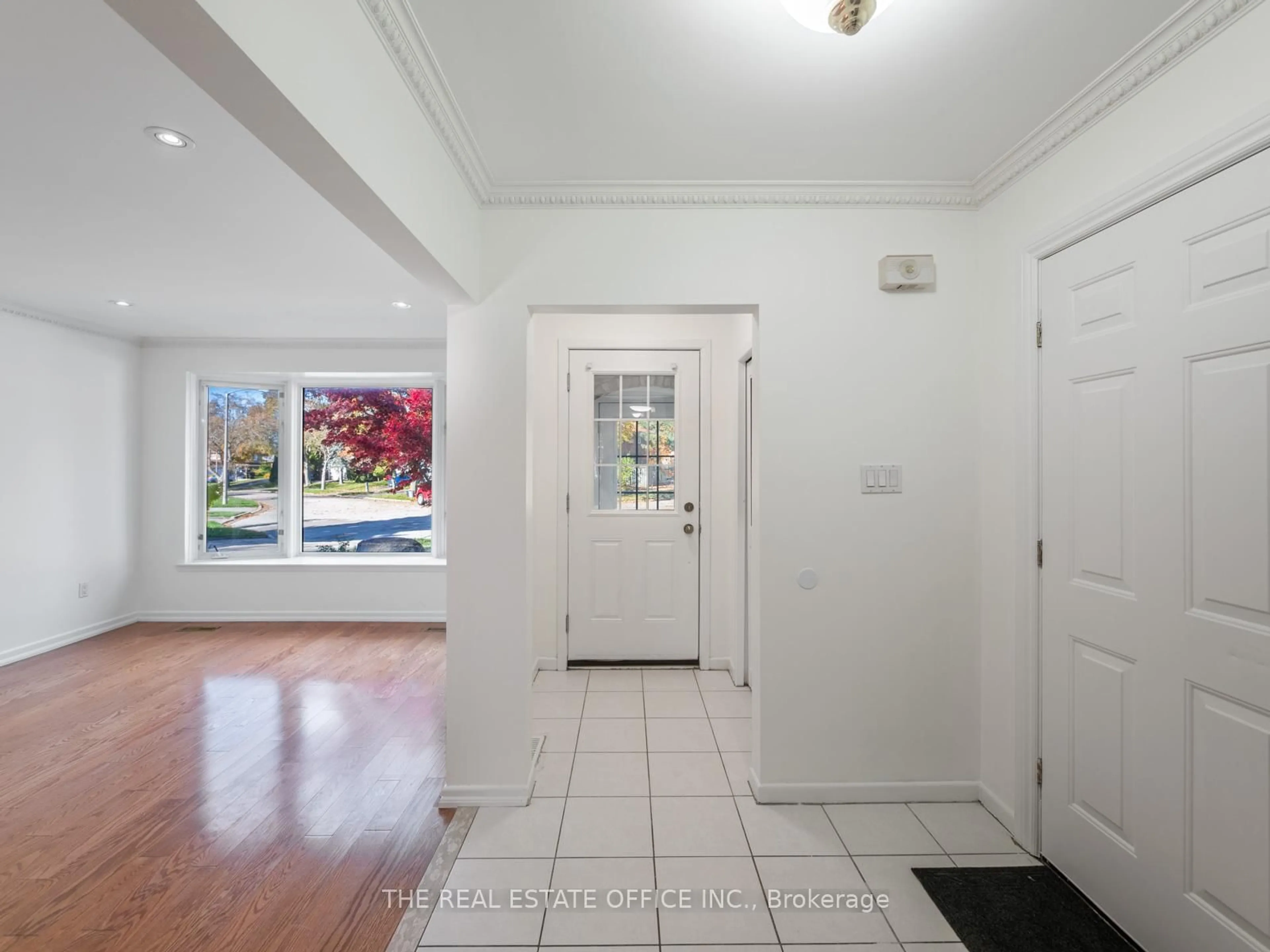 Indoor entryway for 11 Dunsdale Sq, Toronto Ontario M1S 2L7