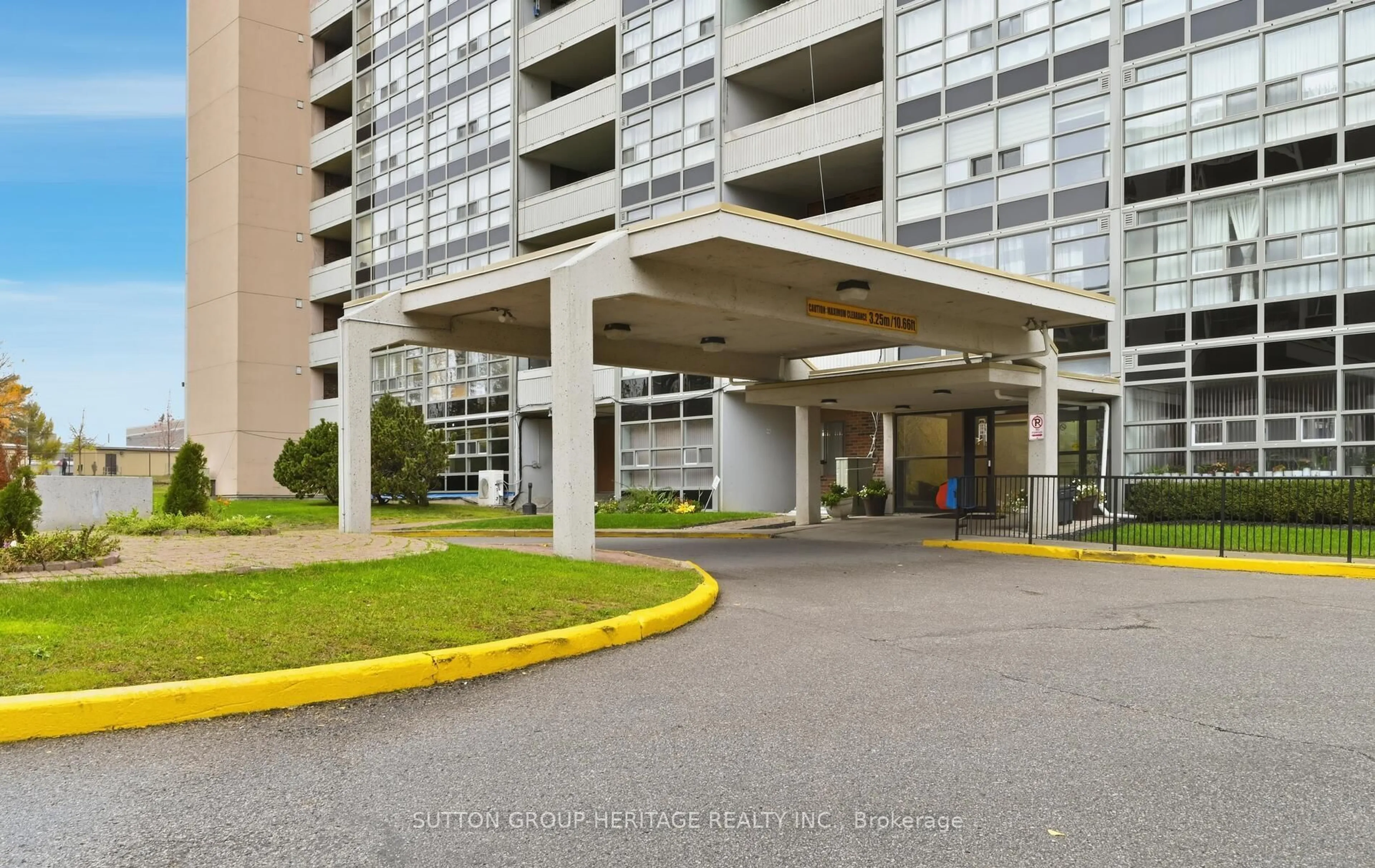 Indoor foyer for 3380 Eglinton Ave #2007, Toronto Ontario M1J 3L6