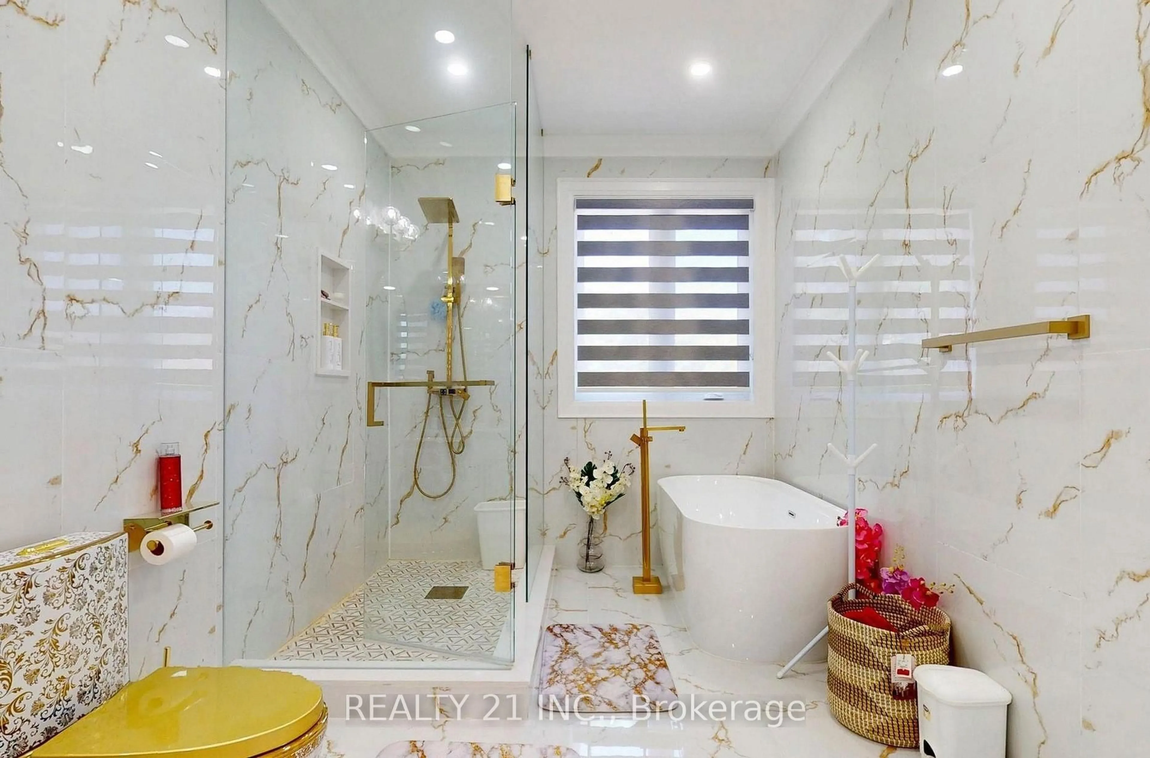 Contemporary bathroom, ceramic/tile floor for 36 Craiglee Dr, Toronto Ontario M1N 2L8