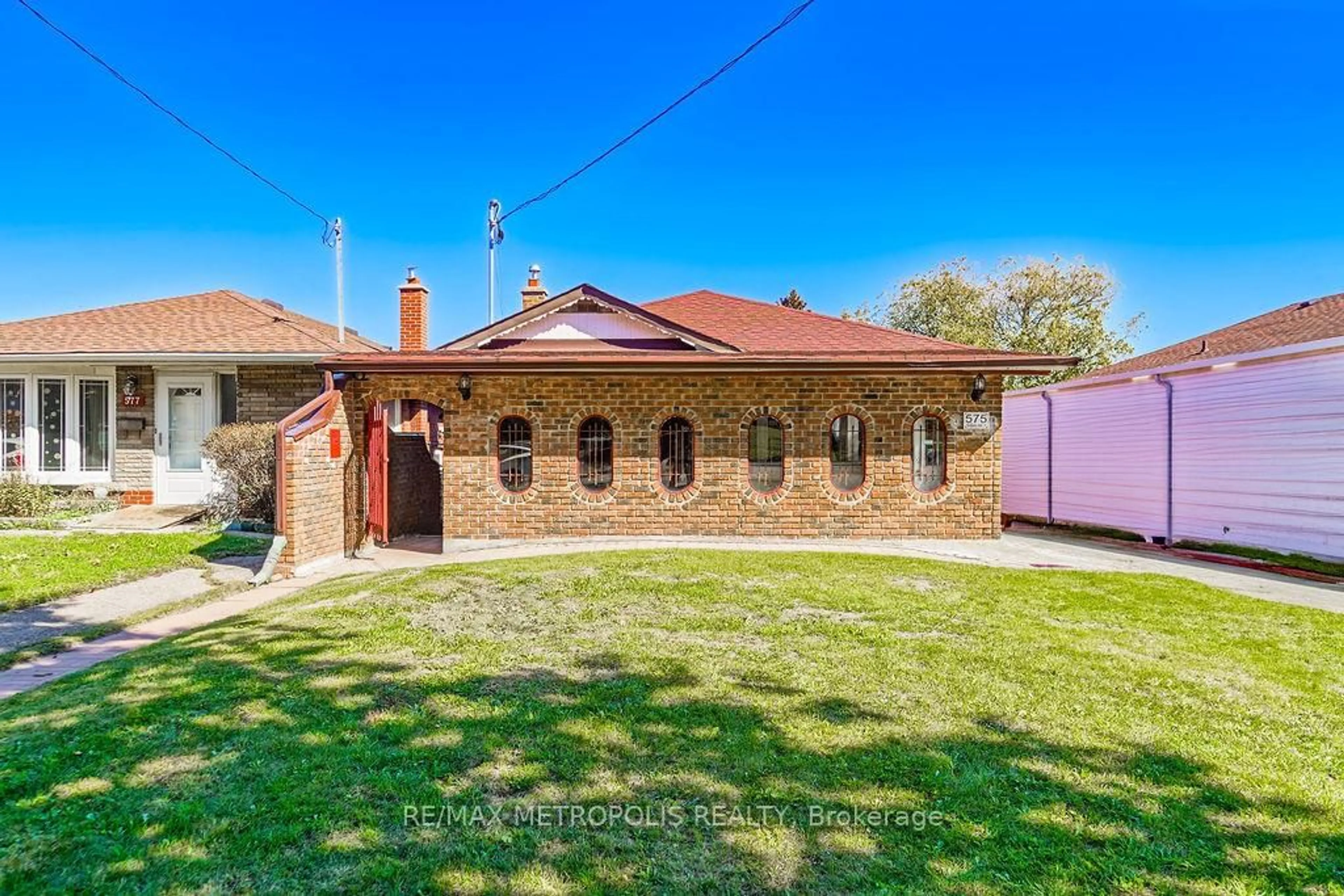 A pic from outside/outdoor area/front of a property/back of a property/a pic from drone, street for 575 Bellamy Rd, Toronto Ontario M1H 1G6