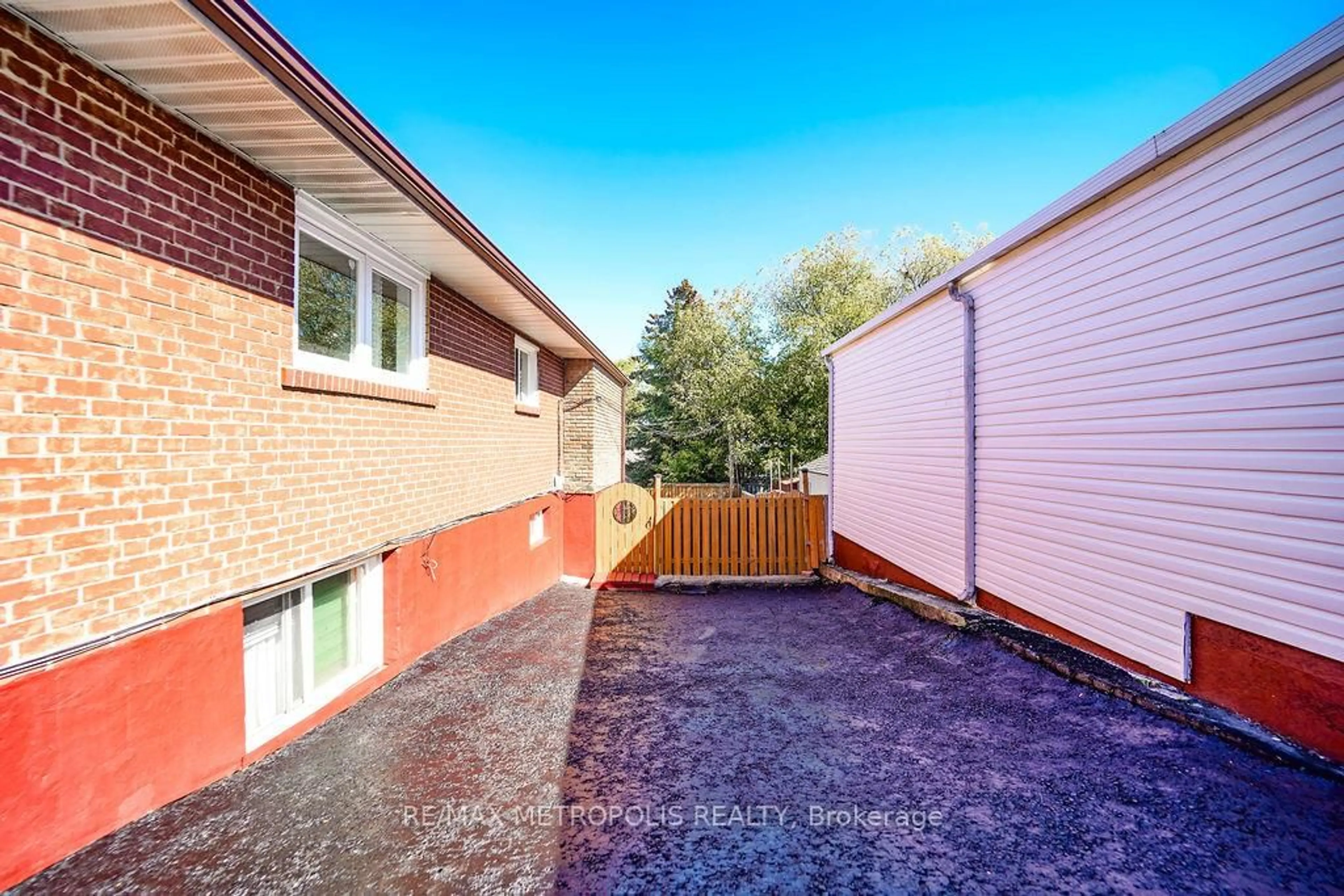 Patio, street for 575 Bellamy Rd, Toronto Ontario M1H 1G6