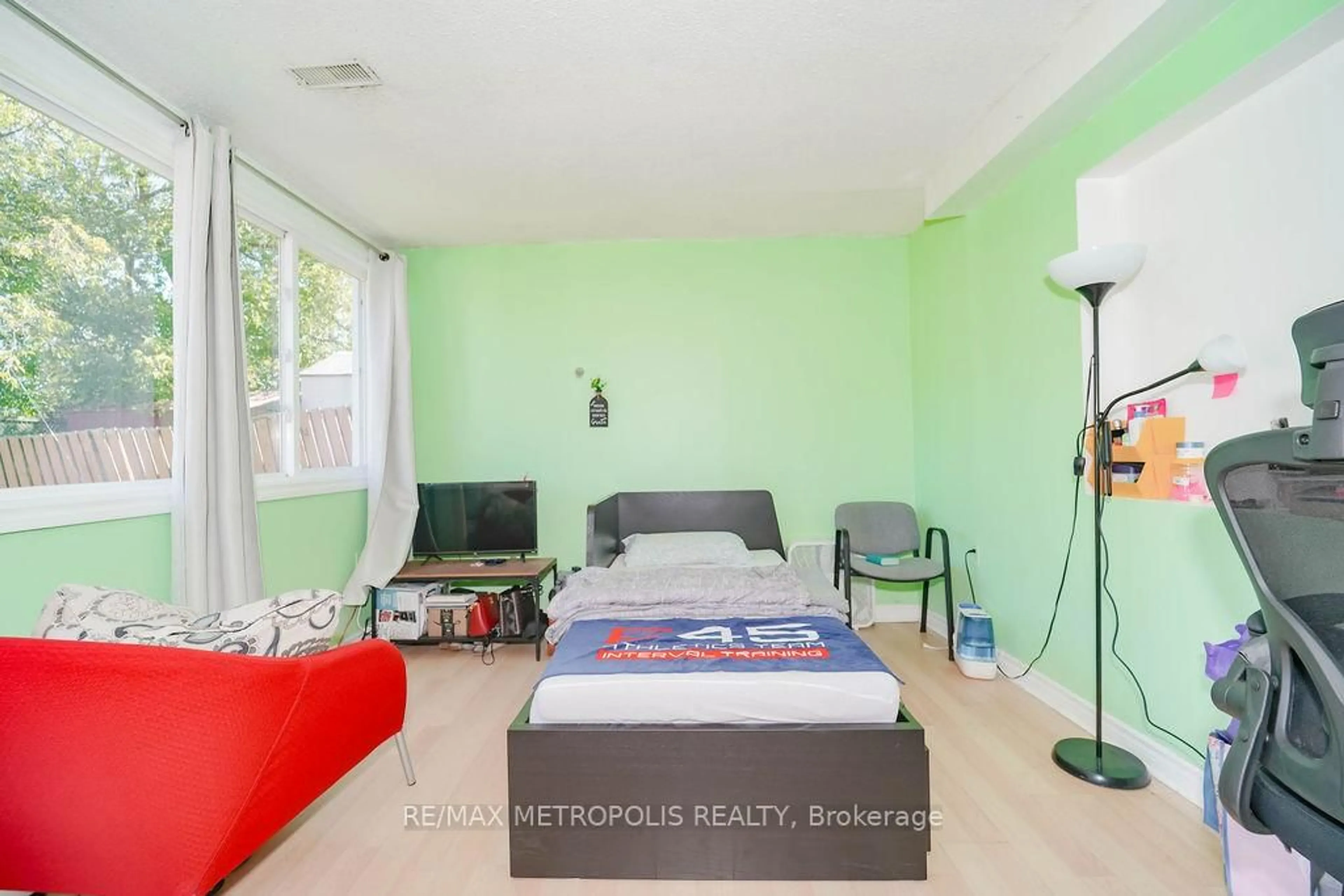 A pic of a room for 575 Bellamy Rd, Toronto Ontario M1H 1G6
