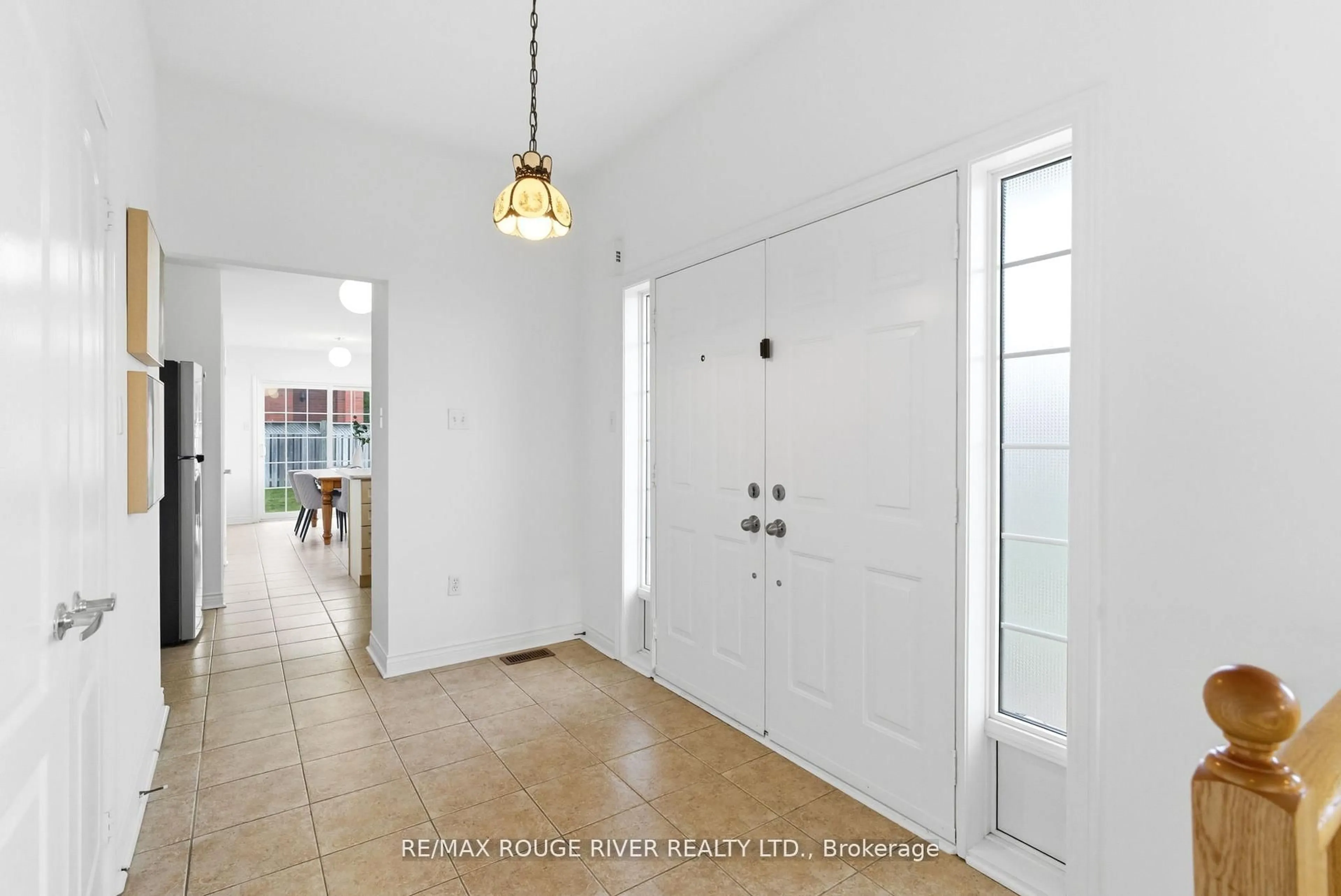 Indoor entryway for 36 Tormina Blvd, Whitby Ontario L1R 3B4