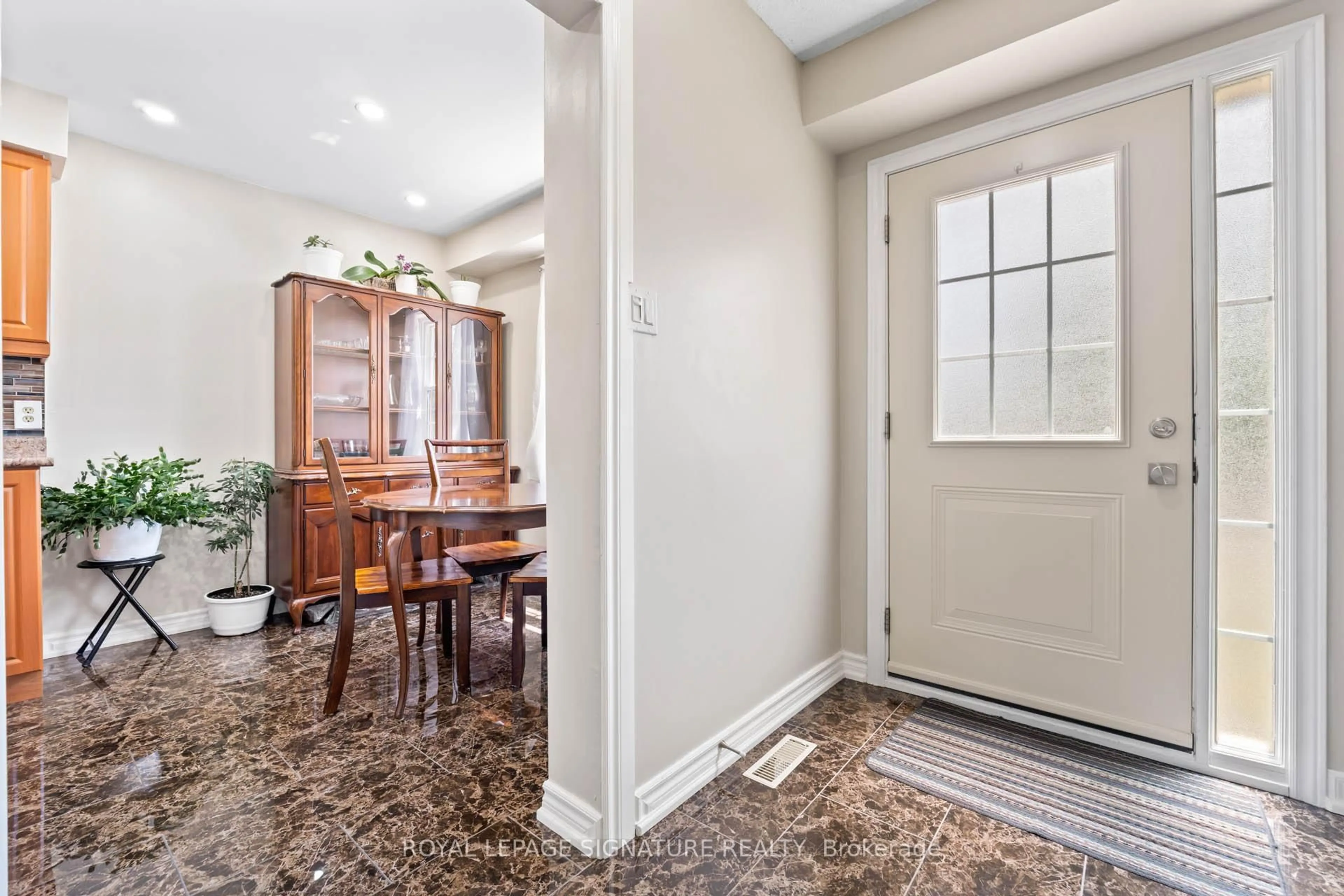 Indoor entryway for 85 Bradstone Sq, Toronto Ontario M1B 1W1