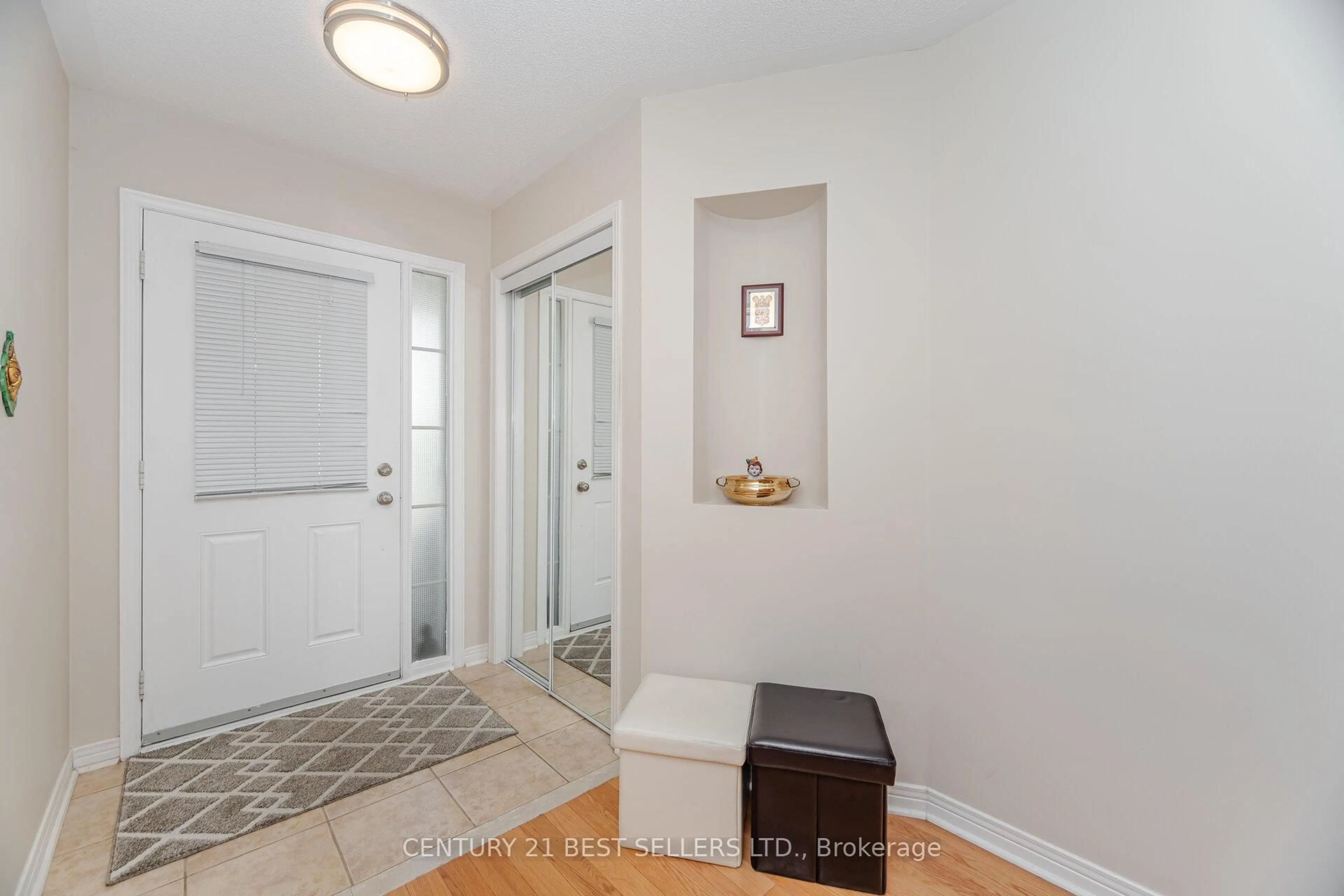 Indoor entryway for 82 Pilkington Dr, Toronto Ontario M1L 0A7