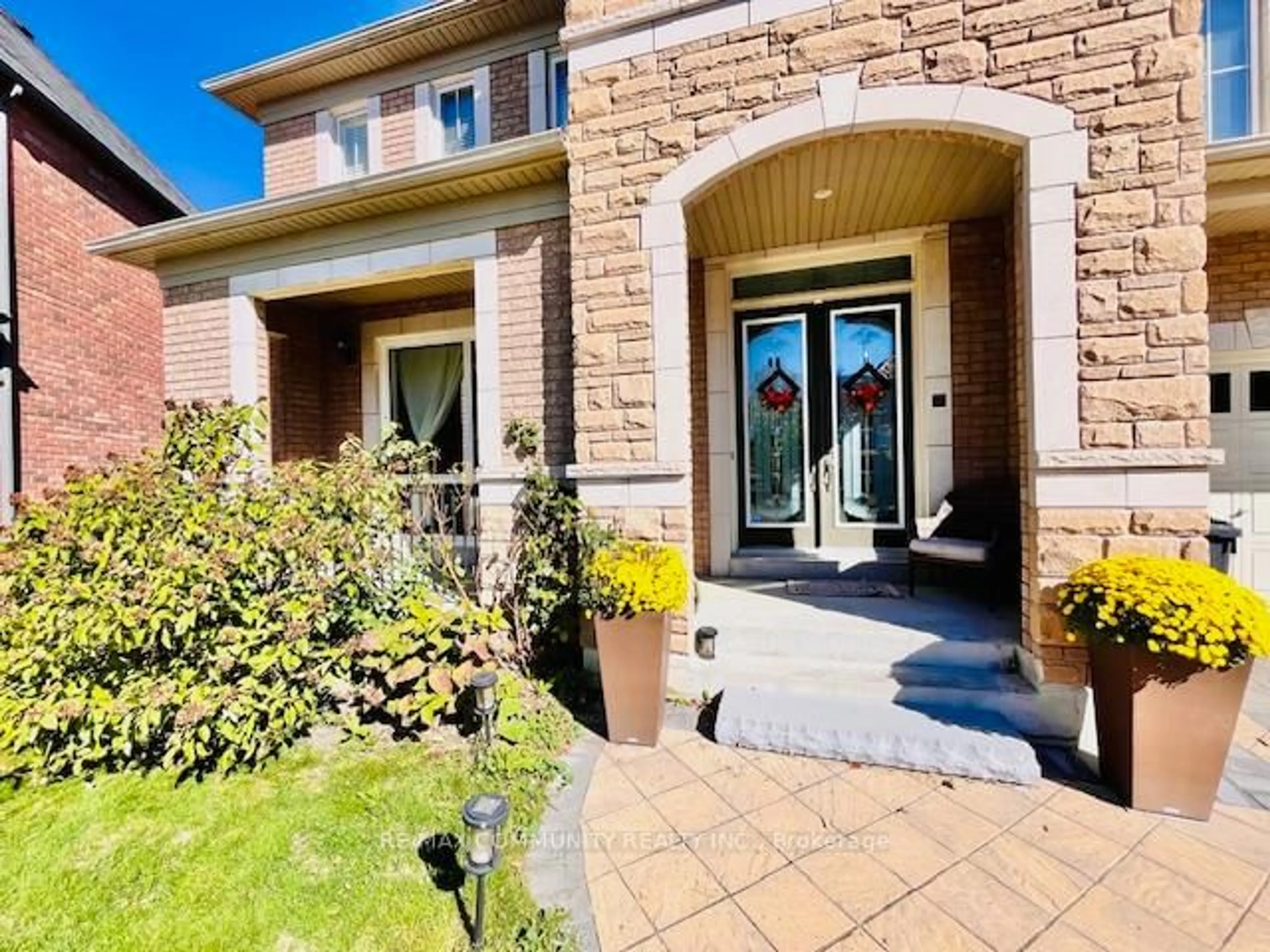 Home with brick exterior material, street for 59 Muscat Cres, Ajax Ontario L1Z 0B8