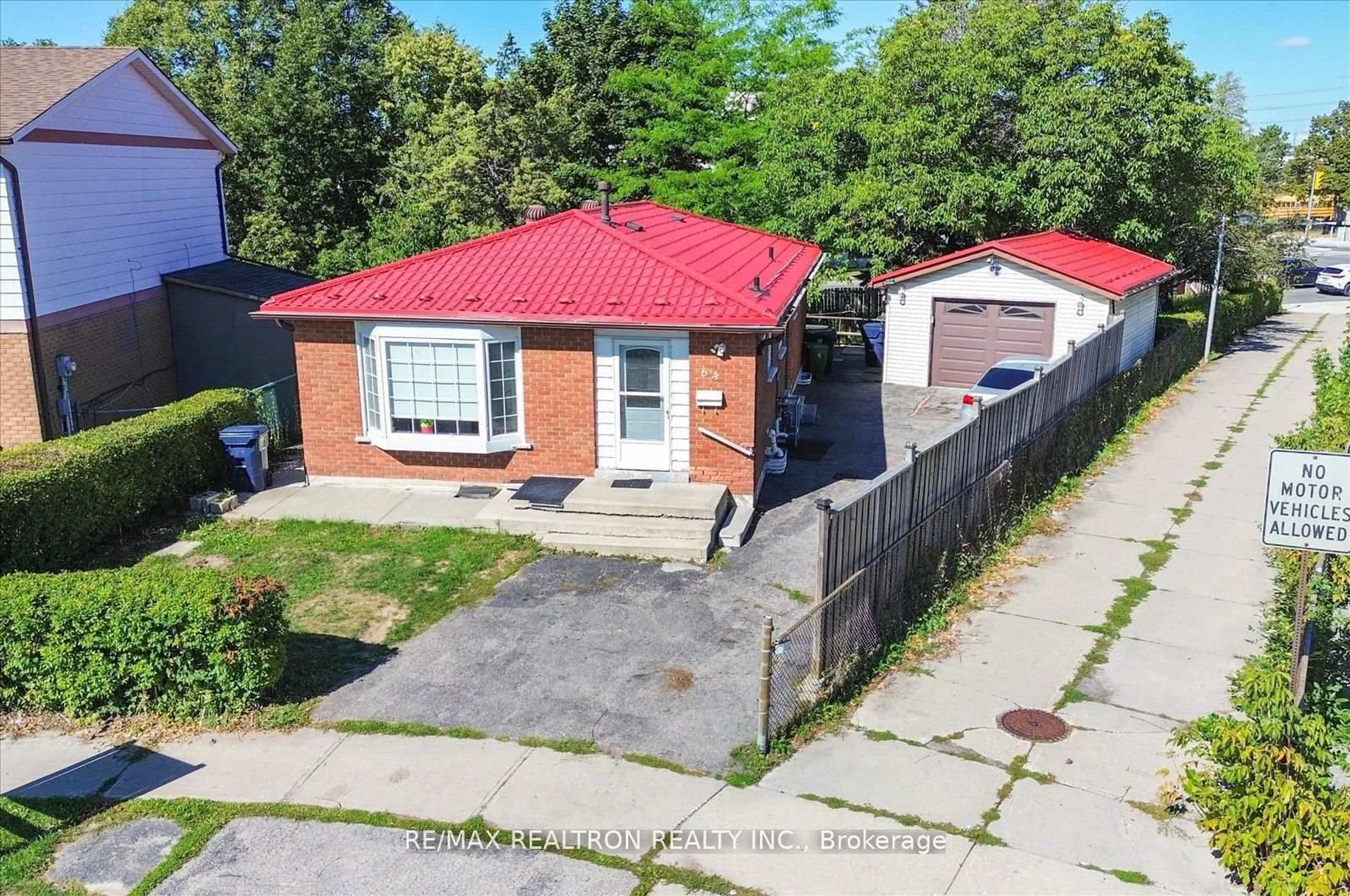 A pic from outside/outdoor area/front of a property/back of a property/a pic from drone, street for 64 Crittenden Sq, Toronto Ontario M1B 1V1
