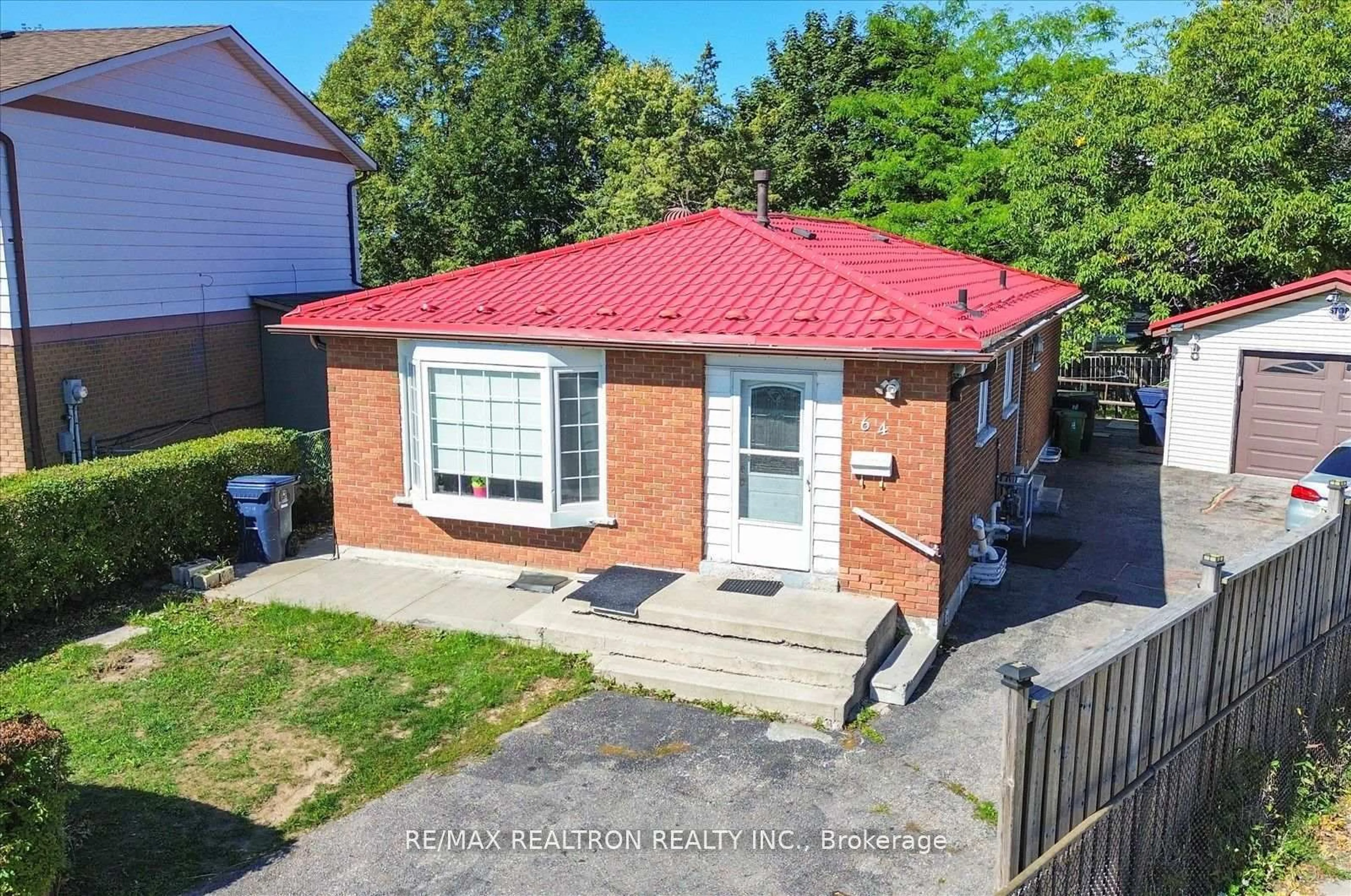 A pic from outside/outdoor area/front of a property/back of a property/a pic from drone, street for 64 Crittenden Sq, Toronto Ontario M1B 1V1