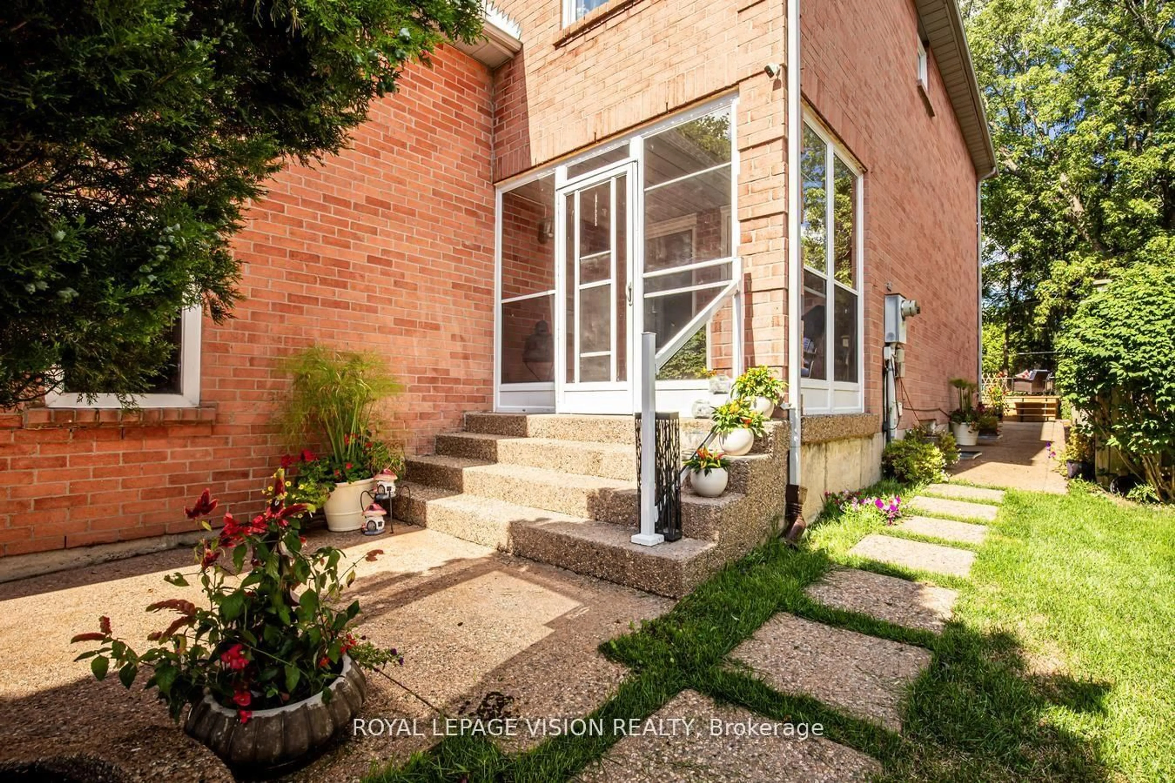 Unknown for 28 Valley Centre Dr, Toronto Ontario M1X 1K7