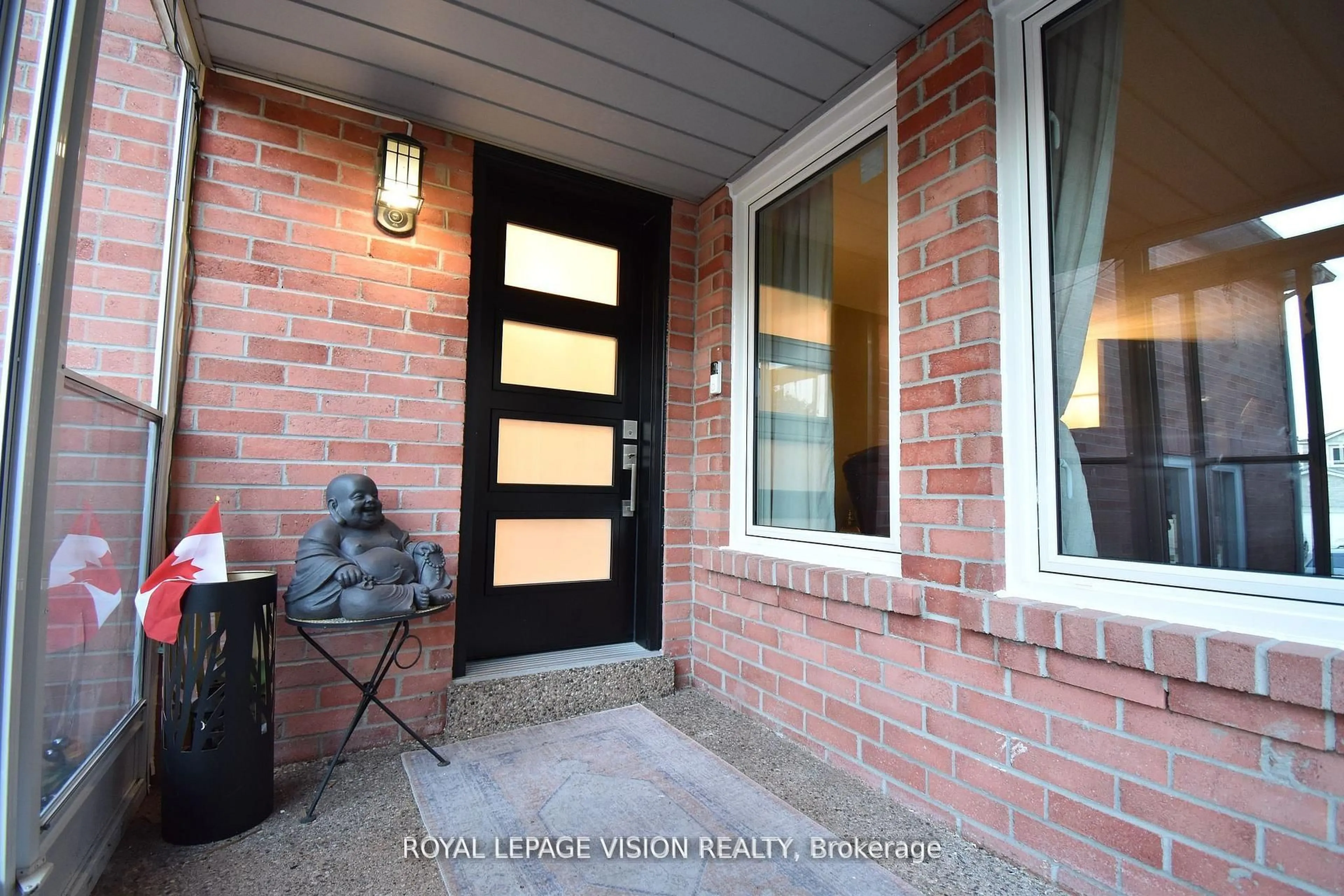 Indoor entryway for 28 Valley Centre Dr, Toronto Ontario M1X 1K7
