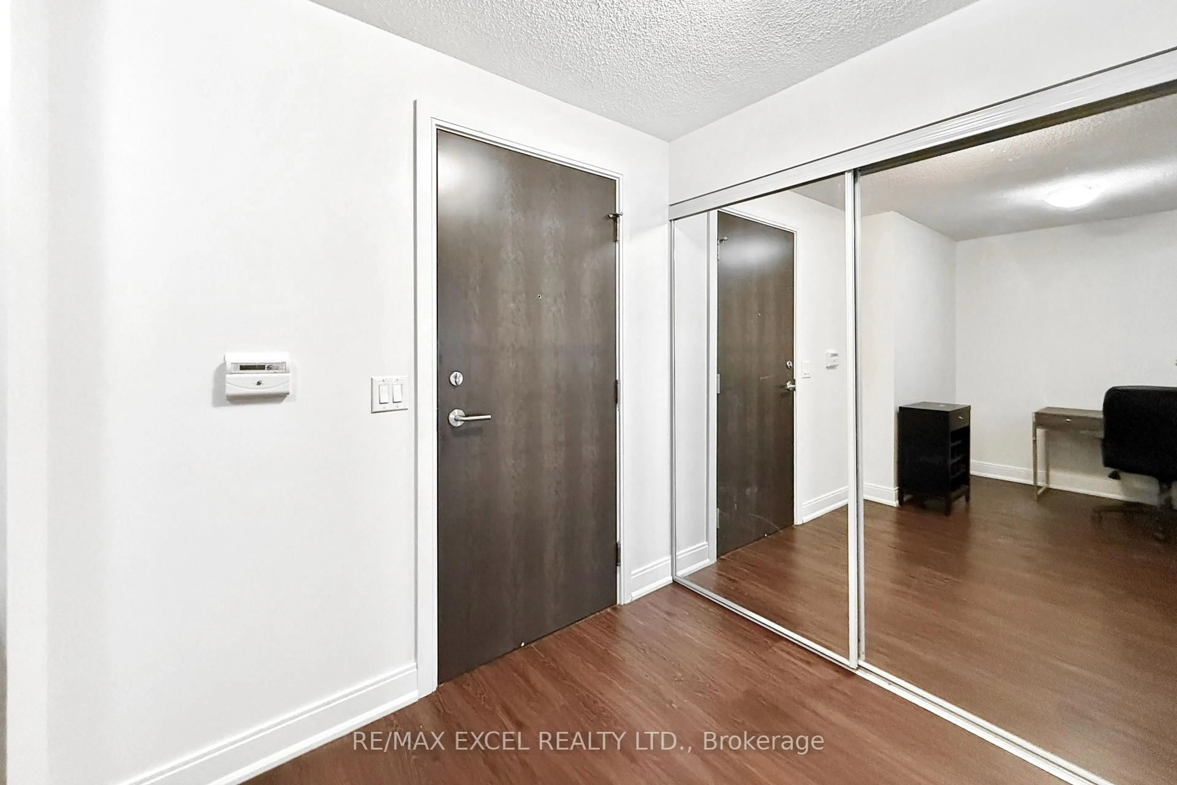Indoor entryway for 135 Village Green Sq #3516, Toronto Ontario M1S 0G4