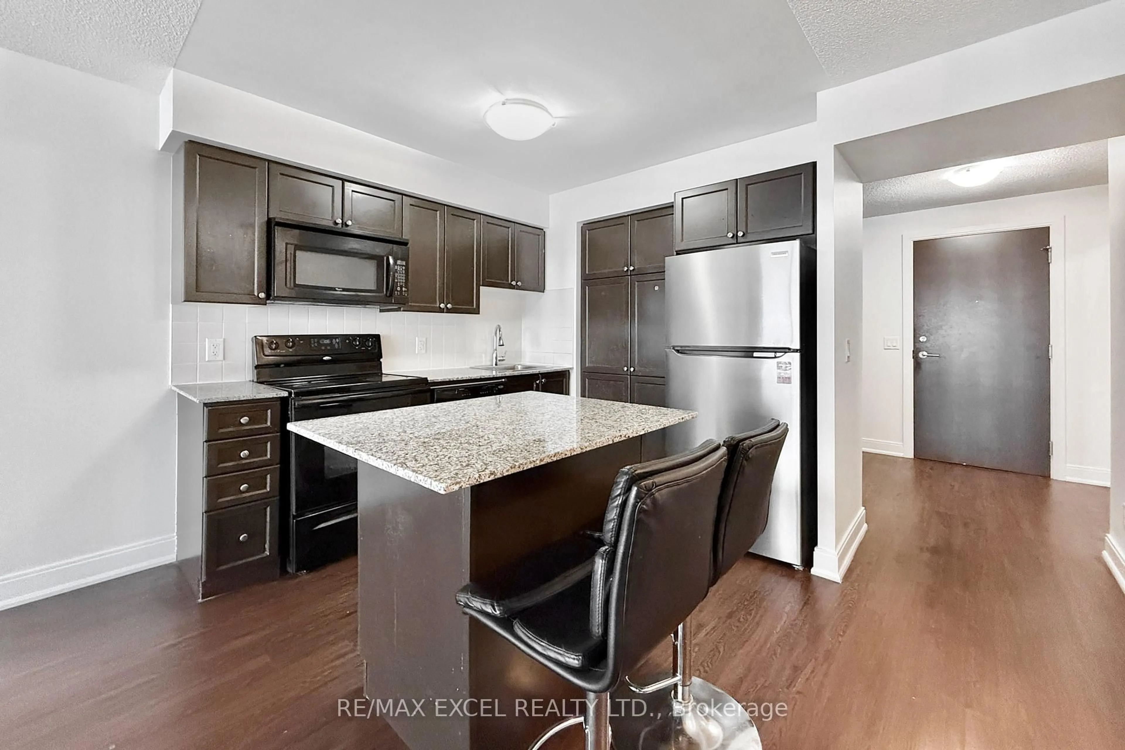 Open concept kitchen, unknown for 135 Village Green Sq #3516, Toronto Ontario M1S 0G4