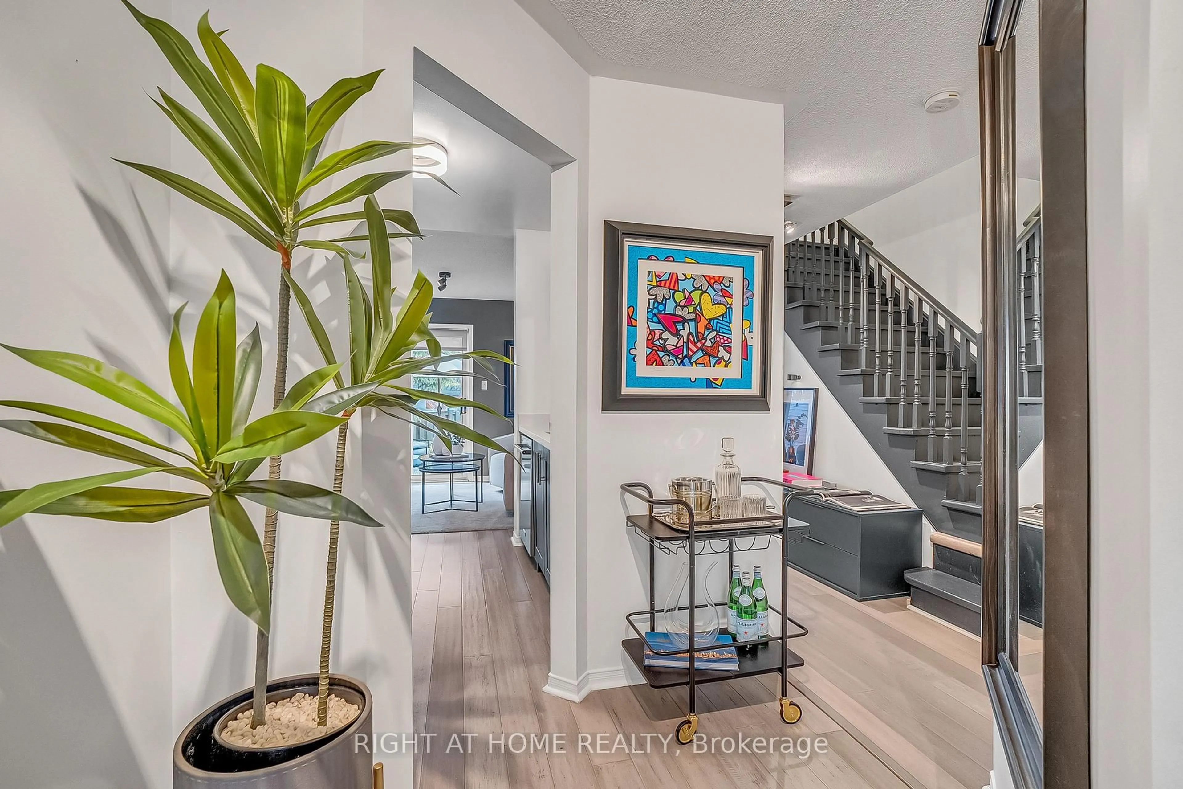 Indoor entryway for 1820 Nordane Dr, Pickering Ontario L1V 6Z7