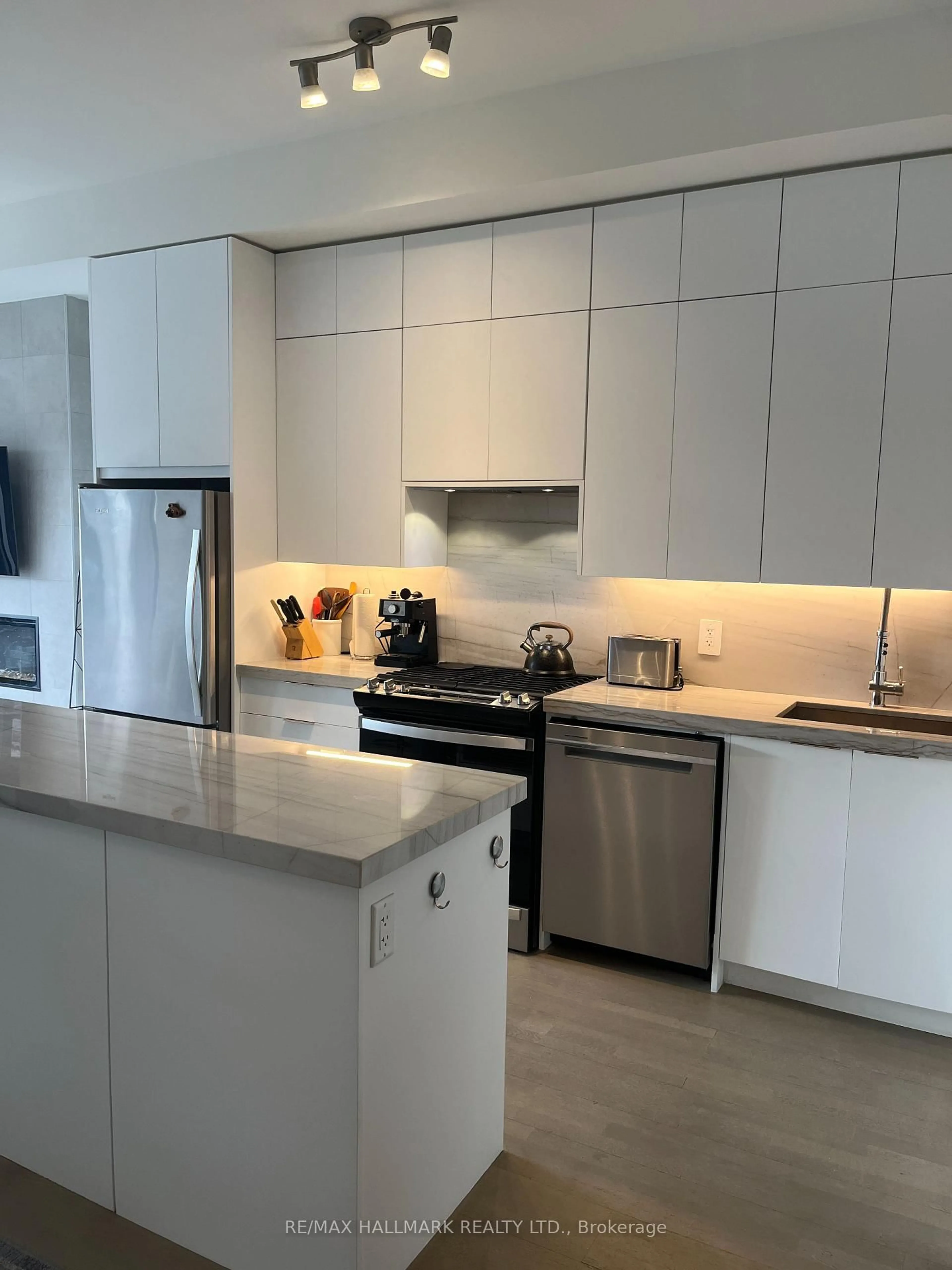 Contemporary kitchen, ceramic/tile floor for 495 Logan Ave #313, Toronto Ontario M4K 0A5