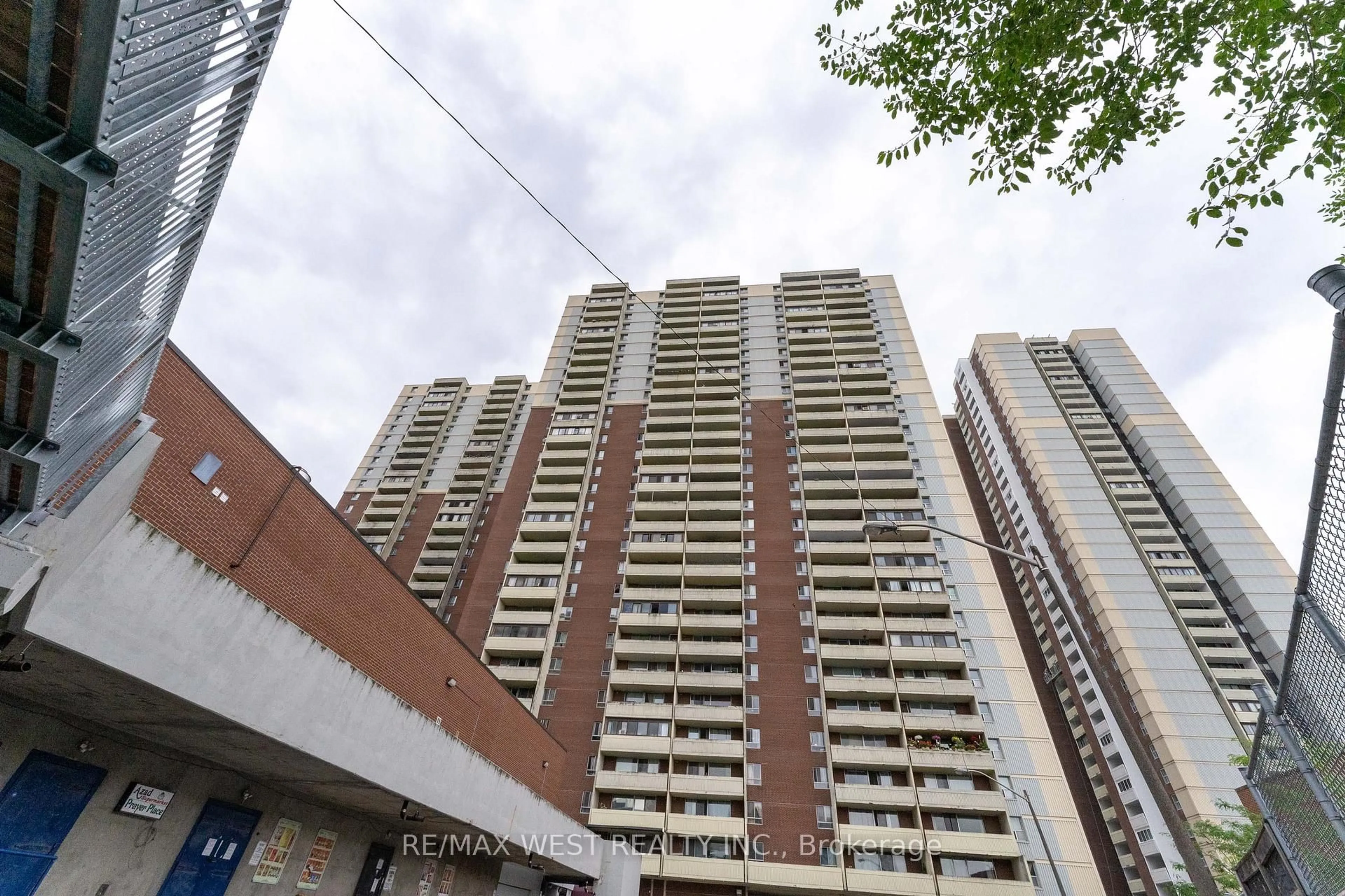 Unknown for 5 Massey Sq #PH5, Toronto Ontario M4C 5L6