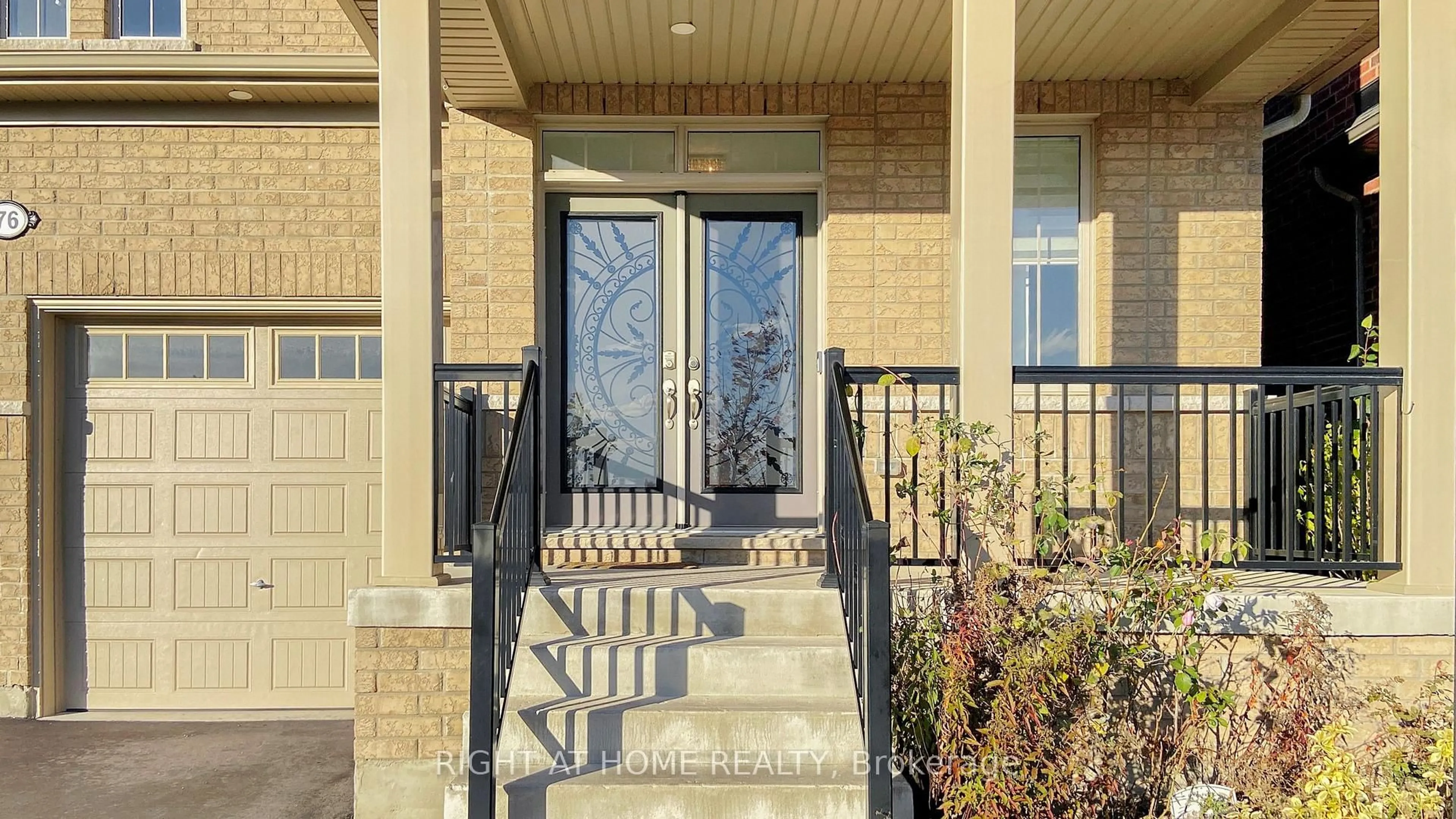 Indoor entryway for 76 Auckland Dr, Whitby Ontario L1P 0G7