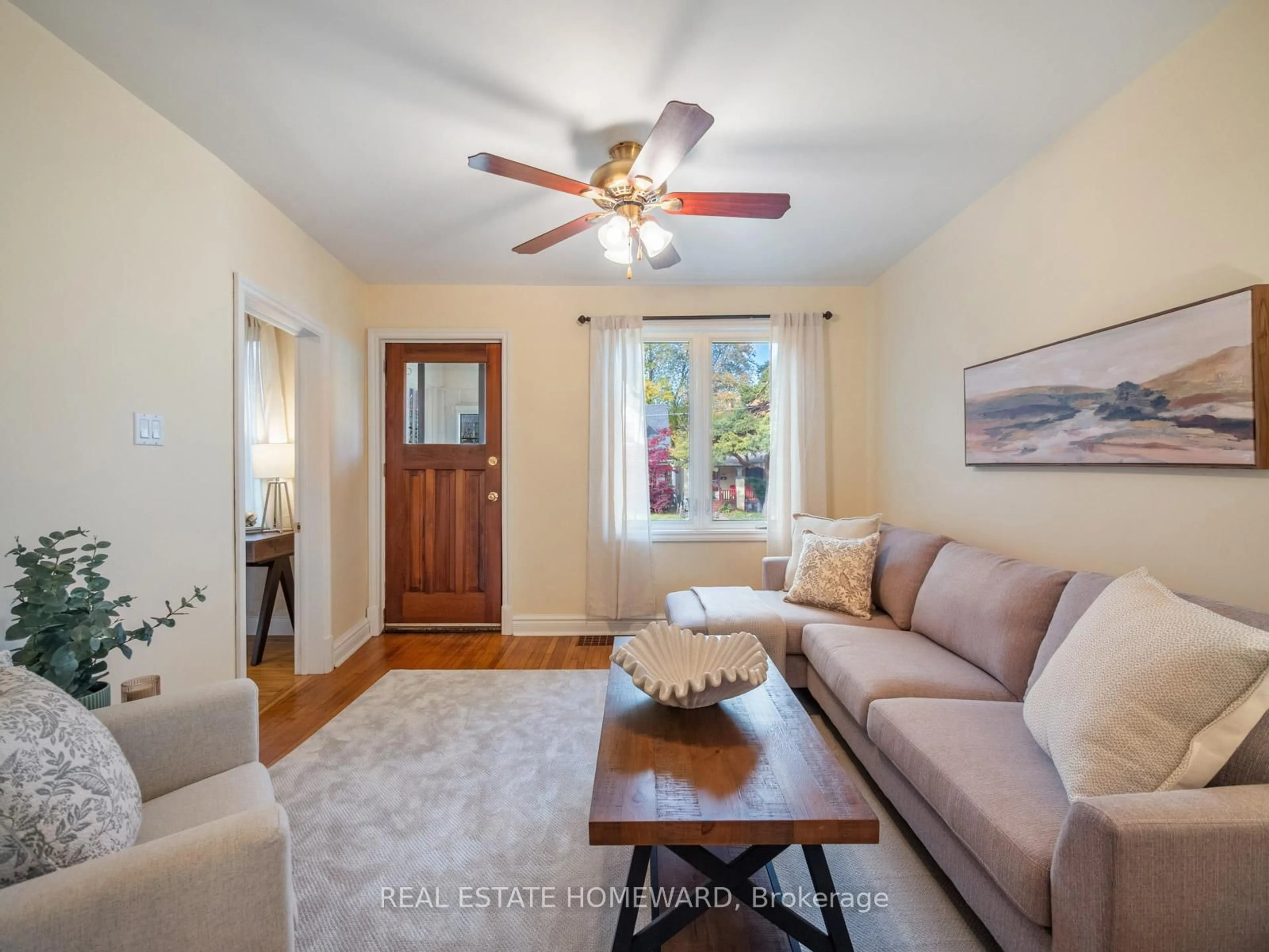 Living room with furniture, unknown for 5 Northview Ave, Toronto Ontario M1N 1V9