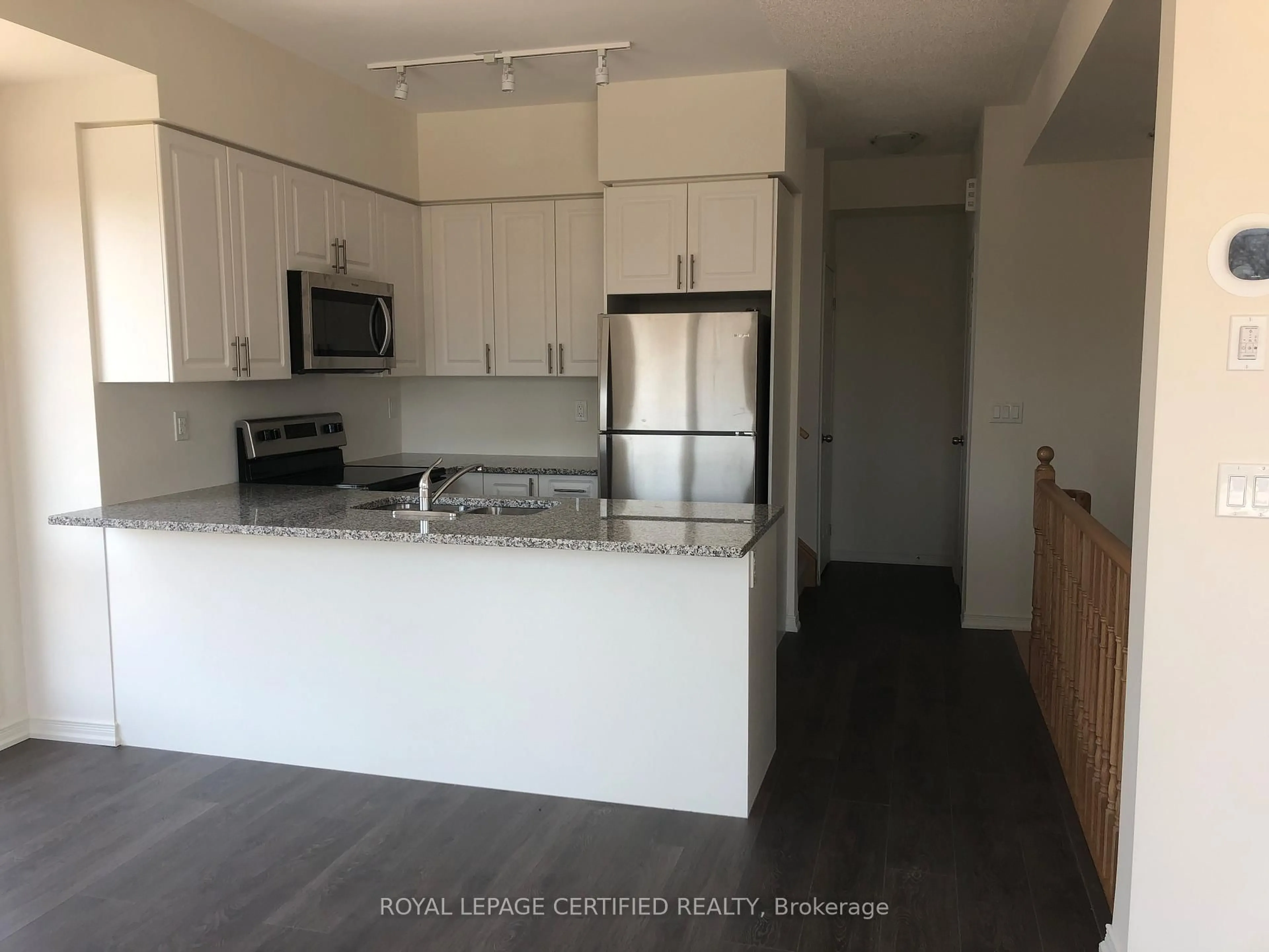 Open concept kitchen, wood/laminate floor for 500 Kingbird Grve #350, Toronto Ontario M1B 0E4