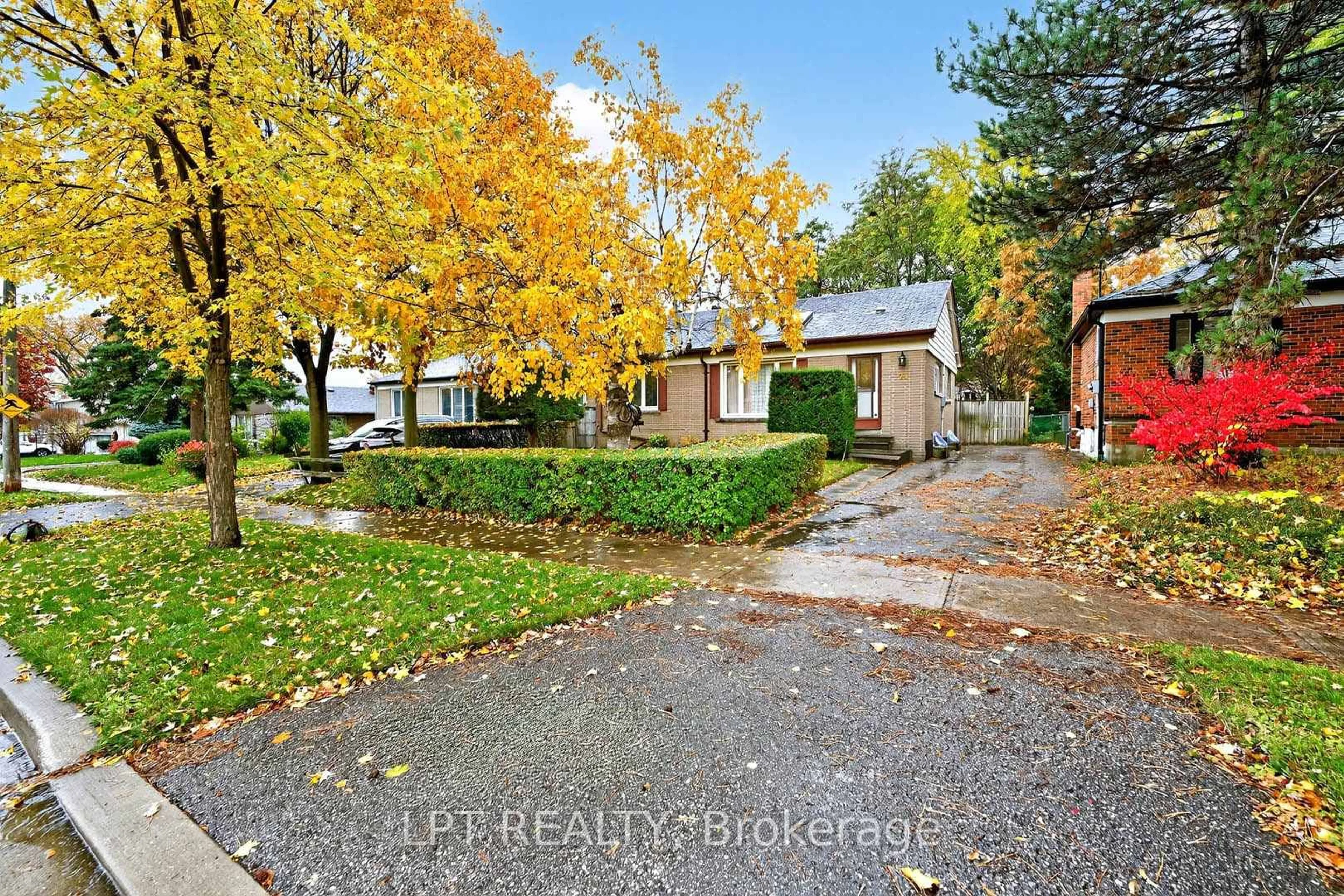 A pic from outside/outdoor area/front of a property/back of a property/a pic from drone, street for 21 Knowlton Dr, Toronto Ontario M1M 2G8