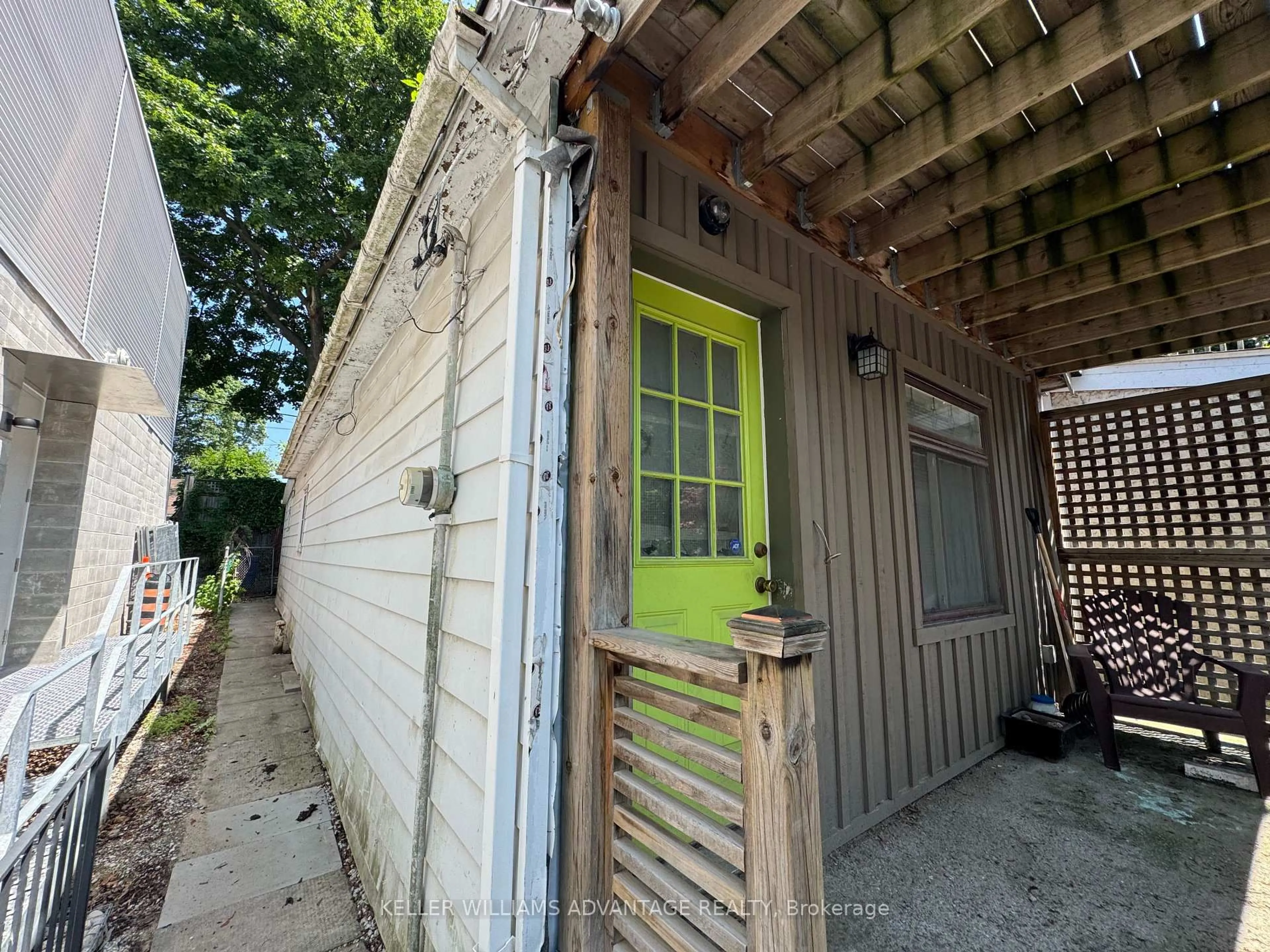 Shed for 587 Craven Rd, Toronto Ontario M4L 2Z6