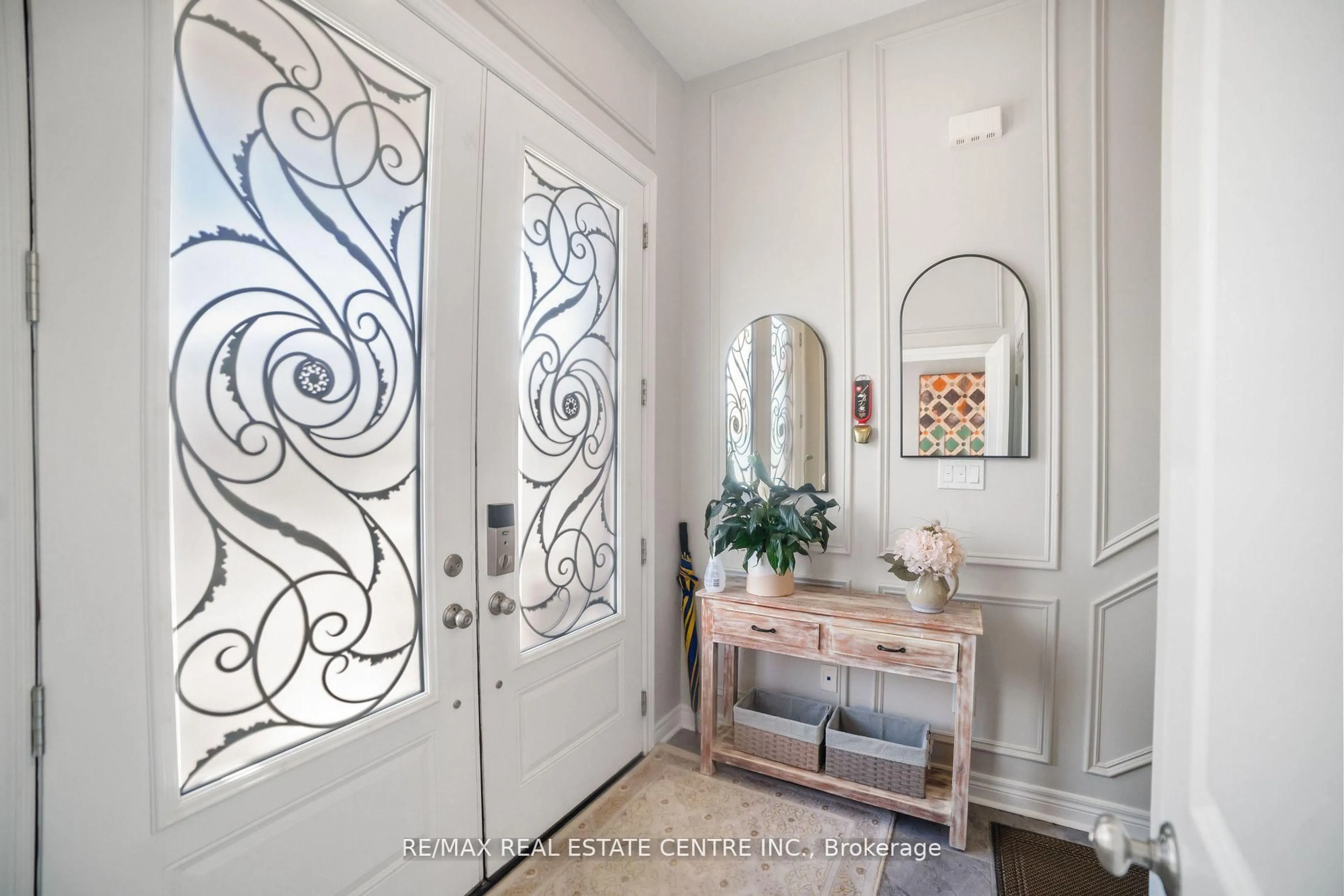 Indoor entryway for 1106 Cactus Cres, Pickering Ontario L1X 0G9