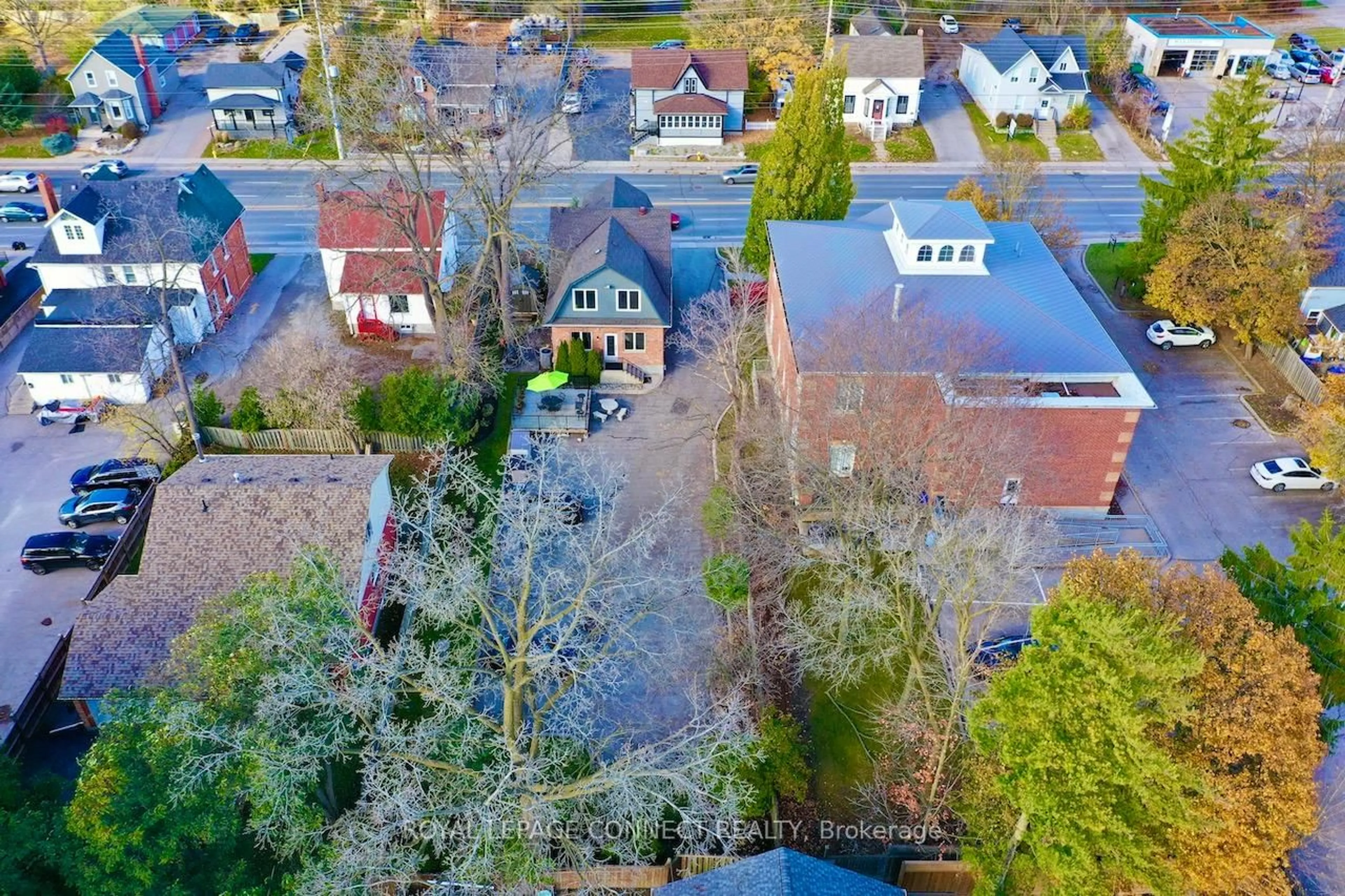 A pic from outside/outdoor area/front of a property/back of a property/a pic from drone, street for 567 Kingston Rd, Ajax Ontario L1S 6M1