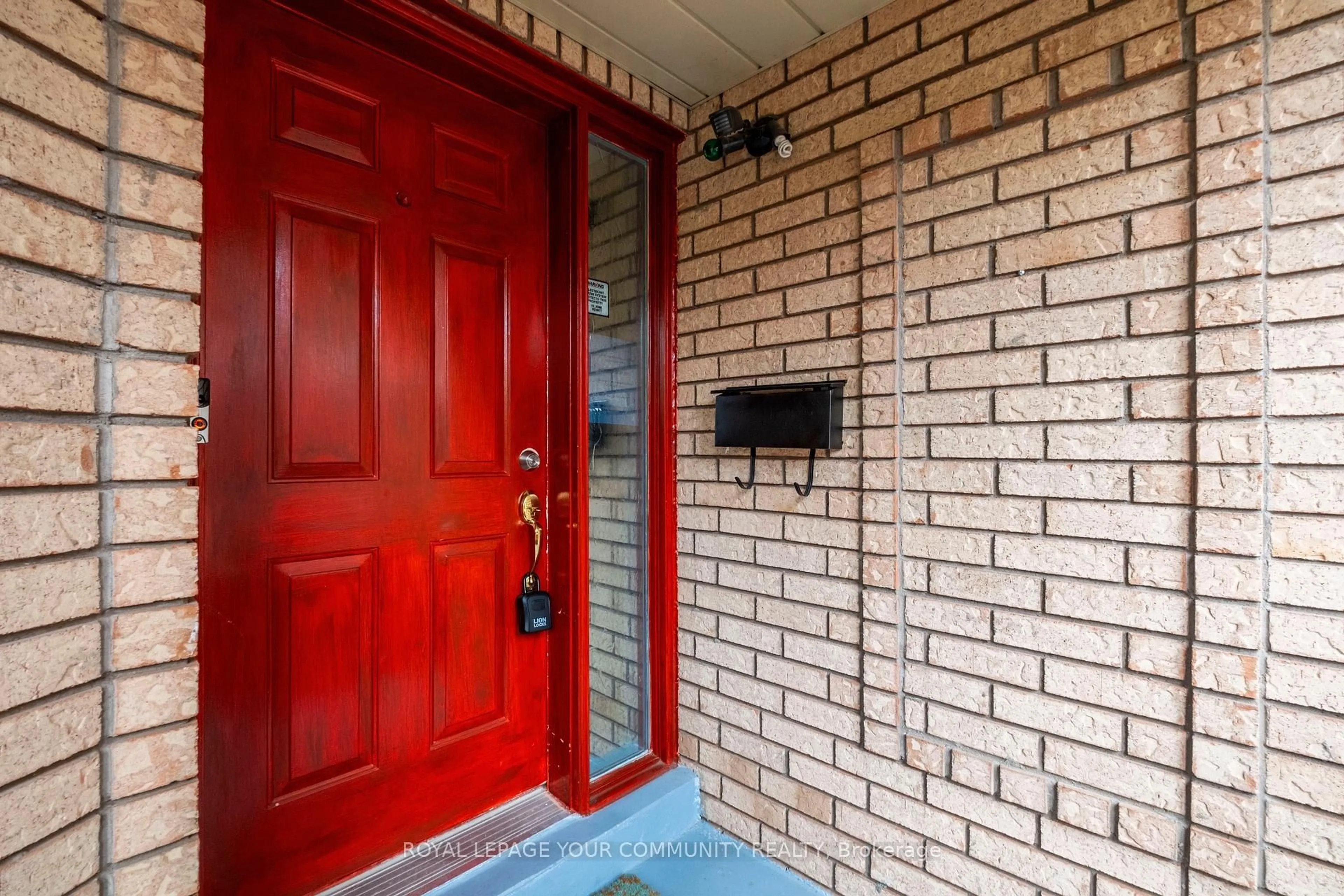 Indoor entryway for 58 Deanscroft Sq, Toronto Ontario M1E 4W9