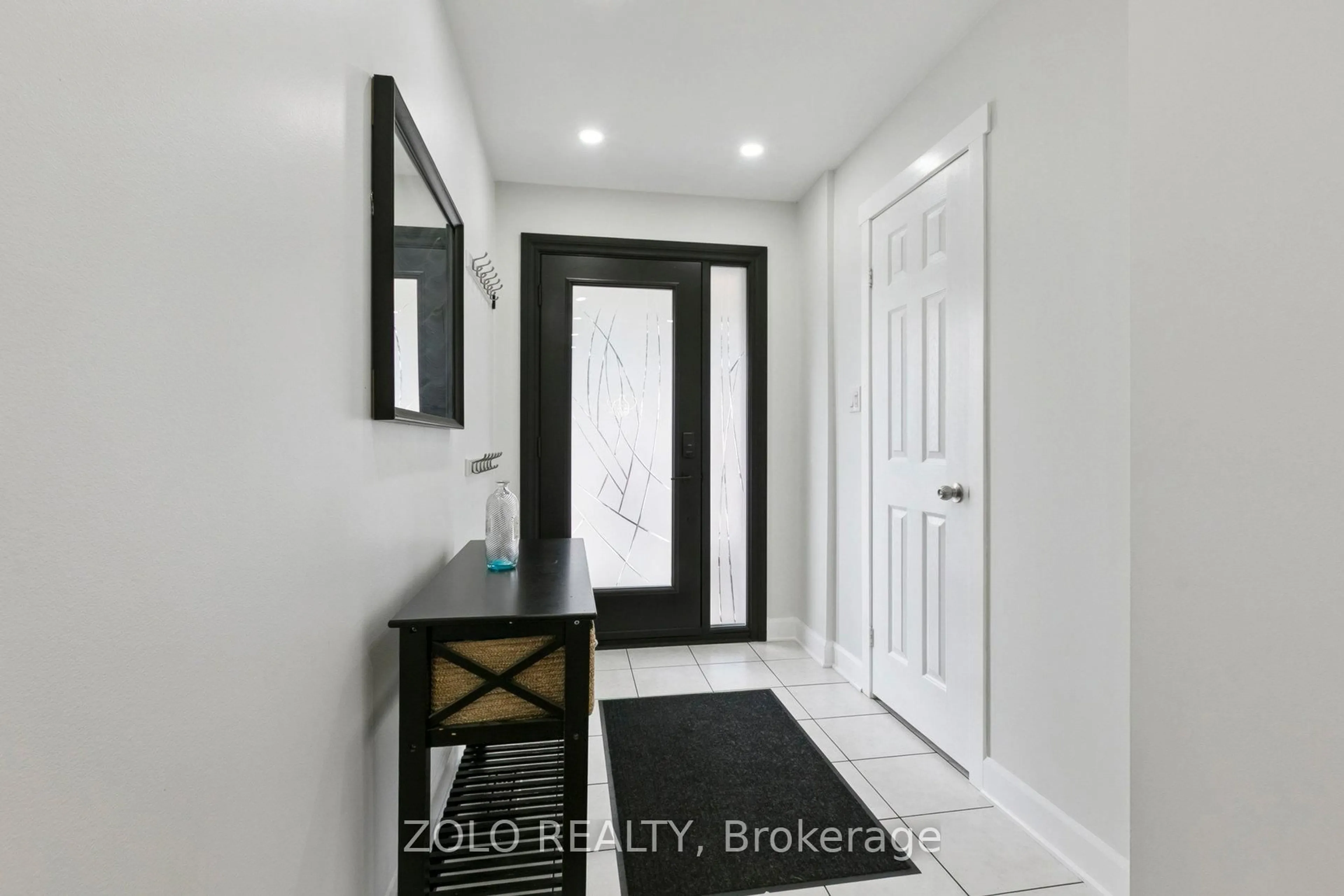 Indoor entryway for 31 Channel Dr, Whitby Ontario L1N 9R3