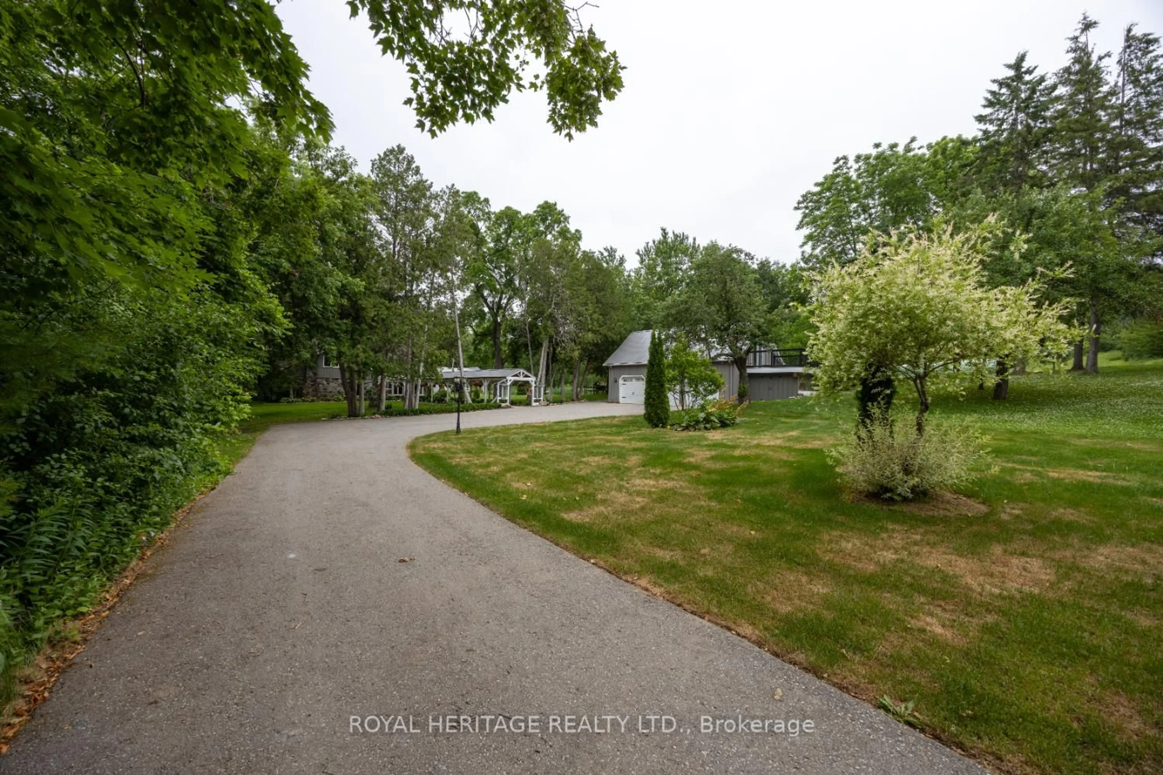 A pic from outside/outdoor area/front of a property/back of a property/a pic from drone, unknown for 4395 Westney Rd, Pickering Ontario L1Y 1A2