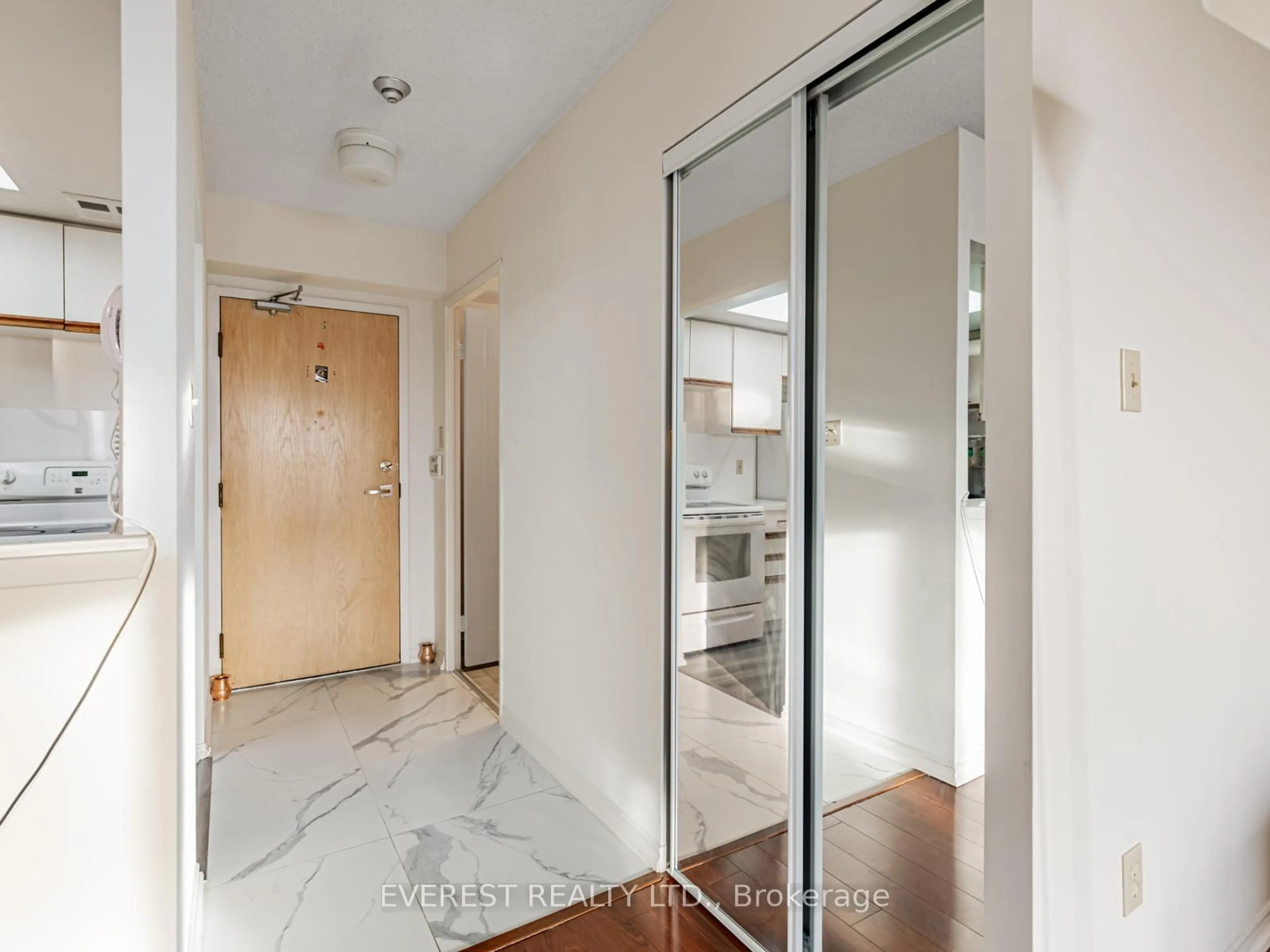 Indoor entryway for 5 Greystone Walk Dr #1714, Toronto Ontario M1K 5J5