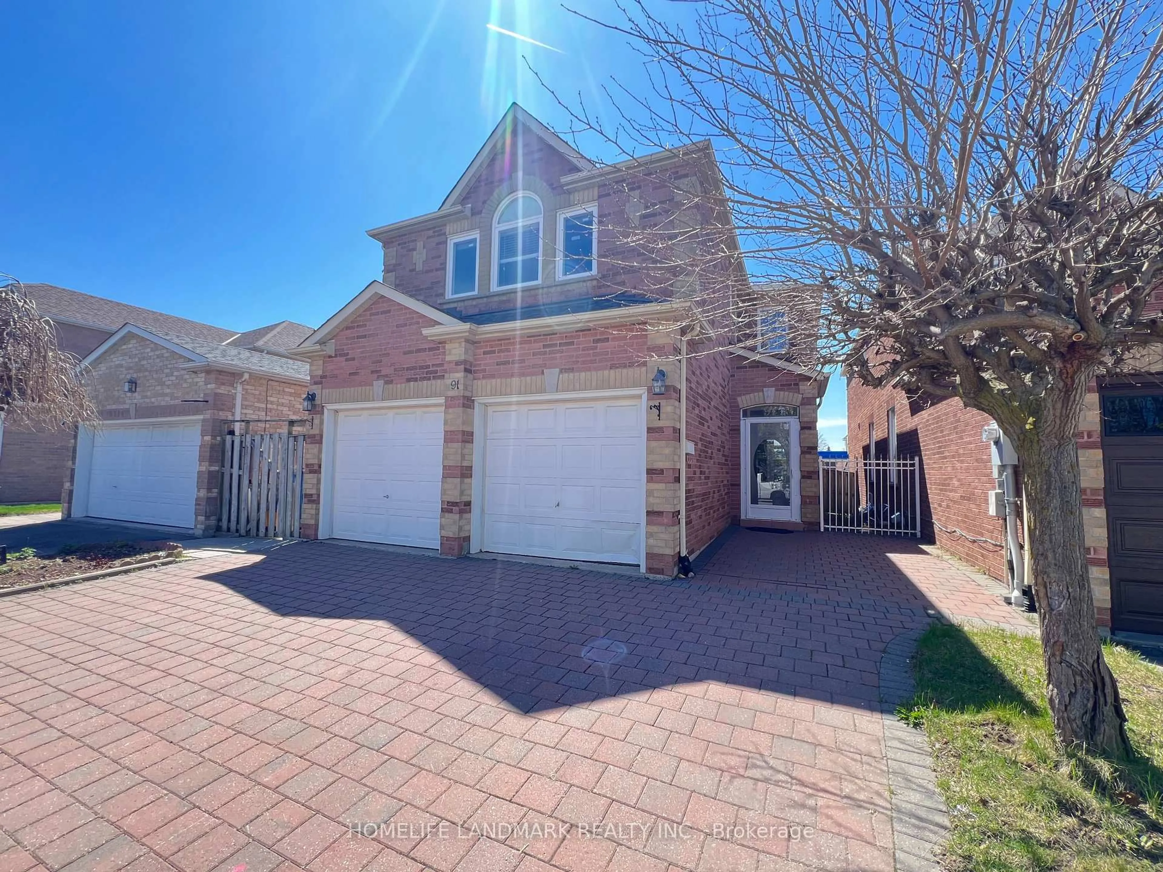 A pic from outside/outdoor area/front of a property/back of a property/a pic from drone, street for 91 Scoville Sq, Toronto Ontario M1V 5M1