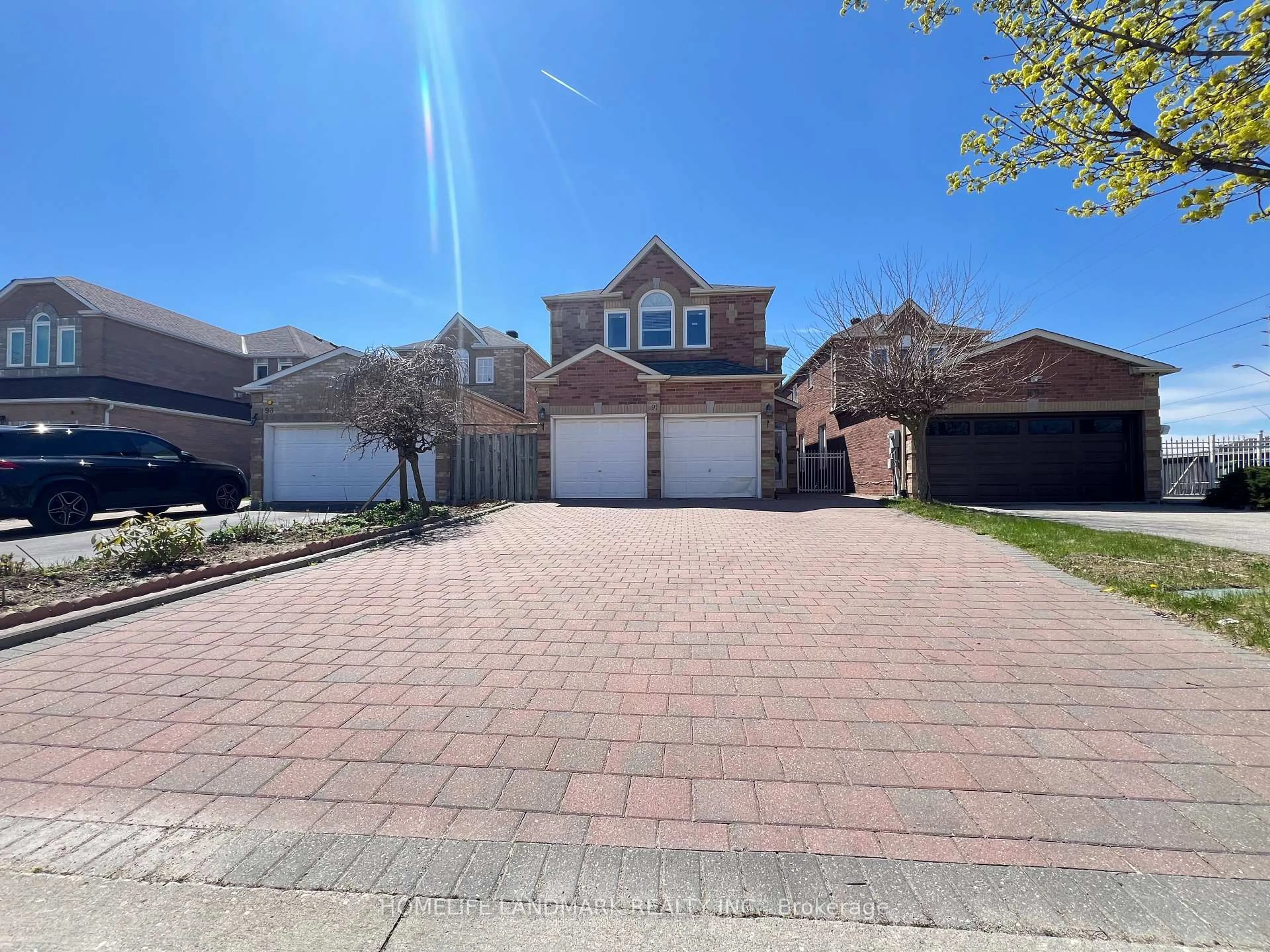 A pic from outside/outdoor area/front of a property/back of a property/a pic from drone, street for 91 Scoville Sq, Toronto Ontario M1V 5M1