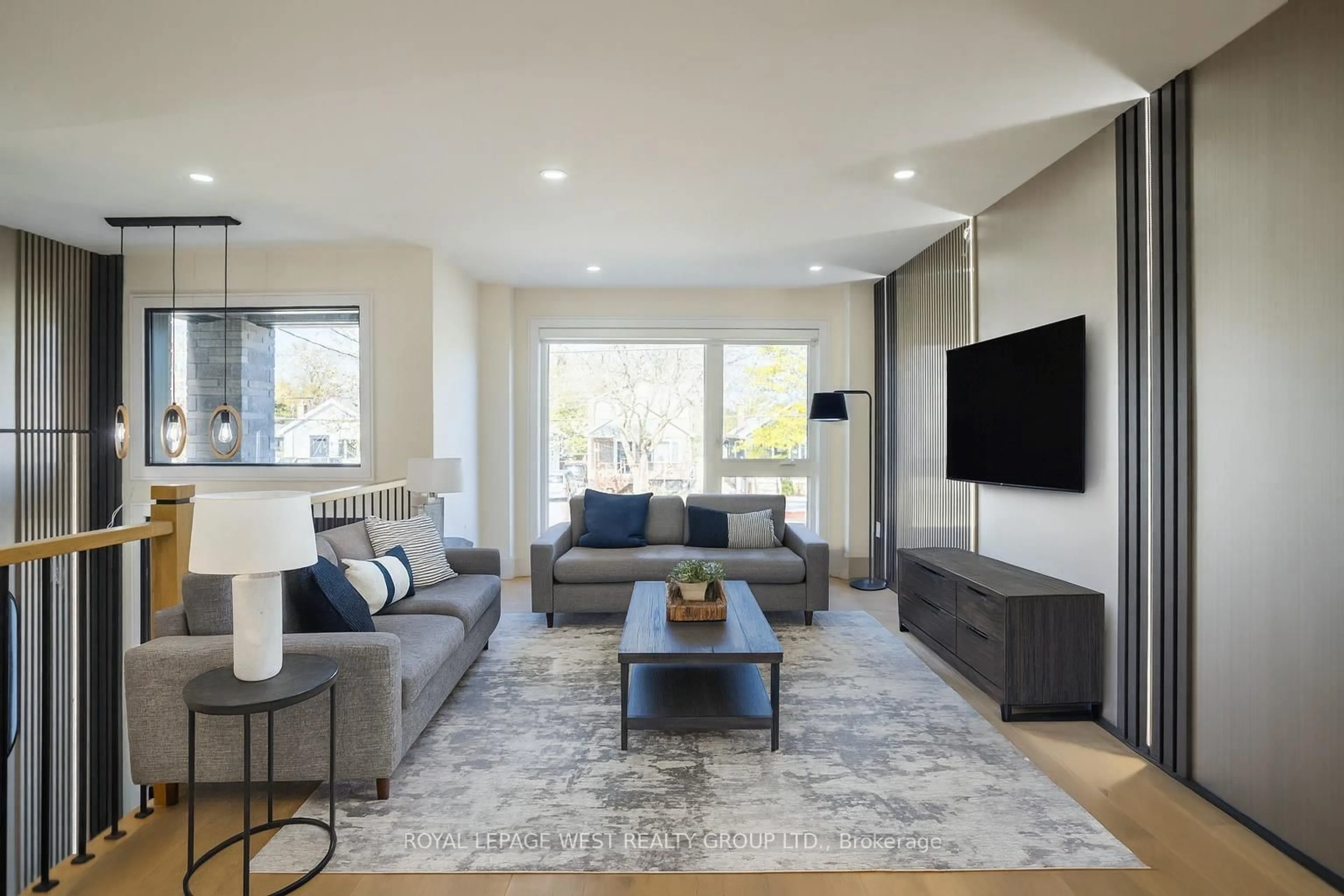 Living room with furniture, unknown for 266A Kennedy Rd, Toronto Ontario M1N 3P5