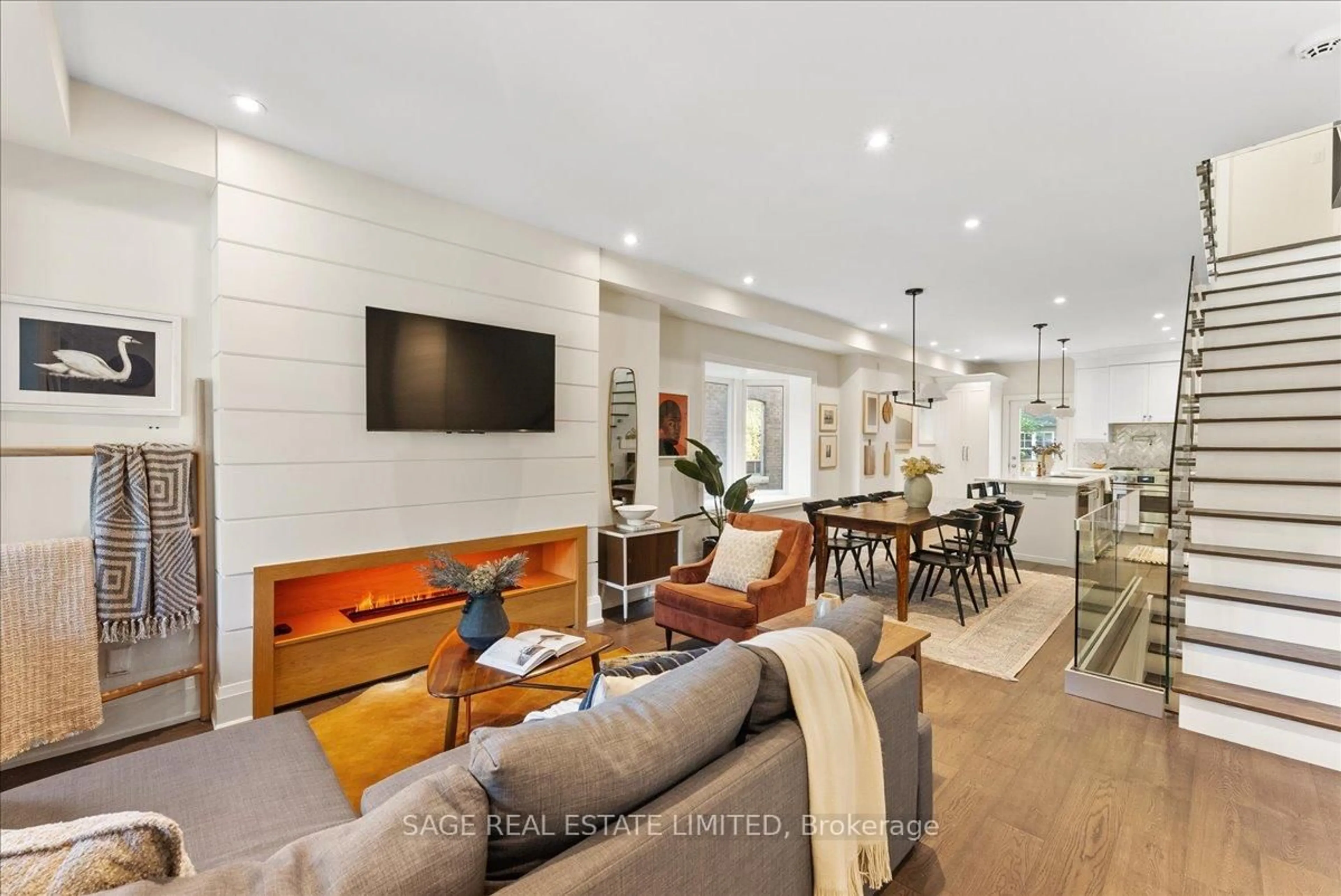 Unknown for 324 Beech Ave, Toronto Ontario M4E 3J3