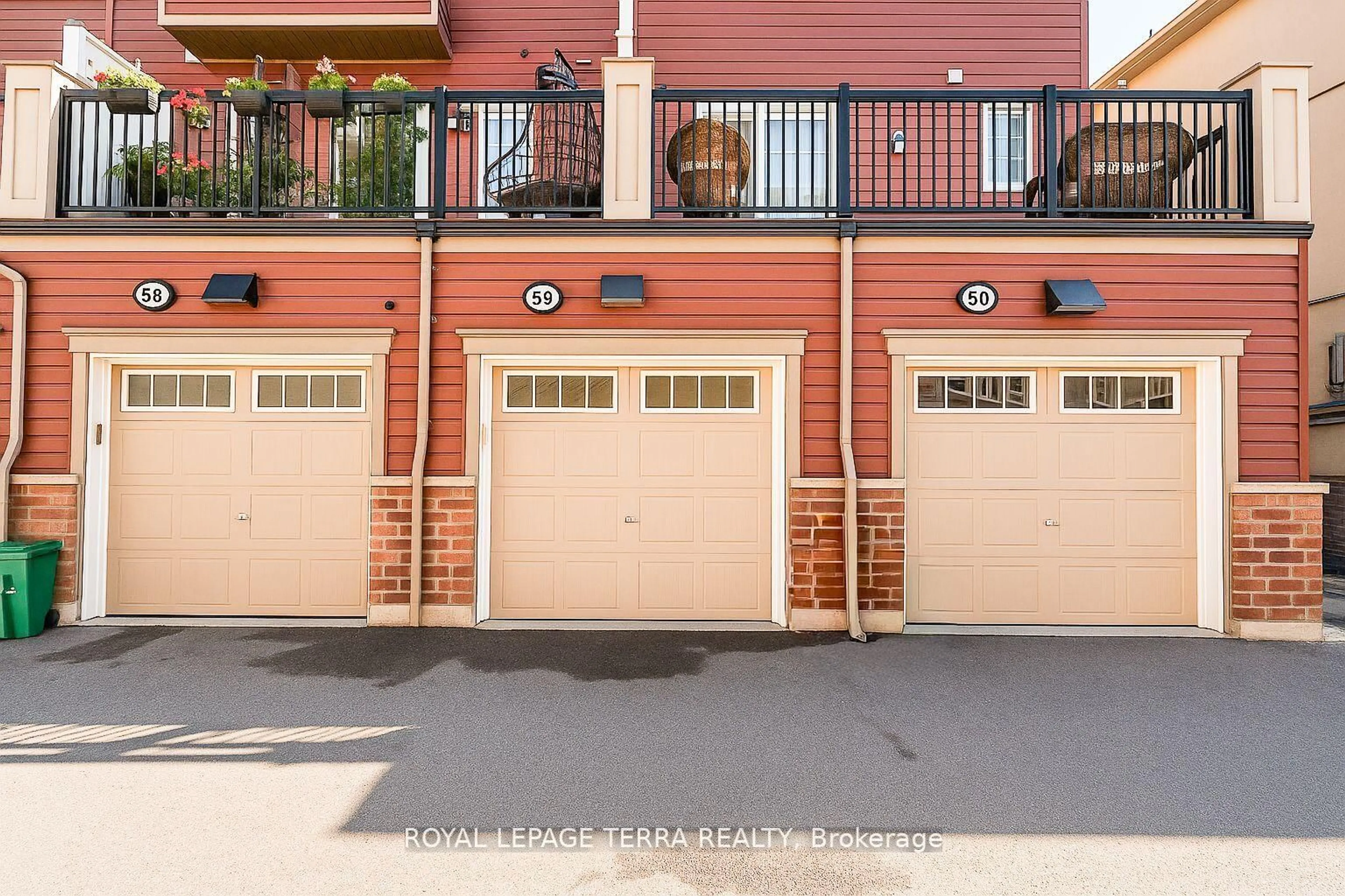 Indoor garage for 2500 Hill Rise Crt #59, Oshawa Ontario L1L 0M6