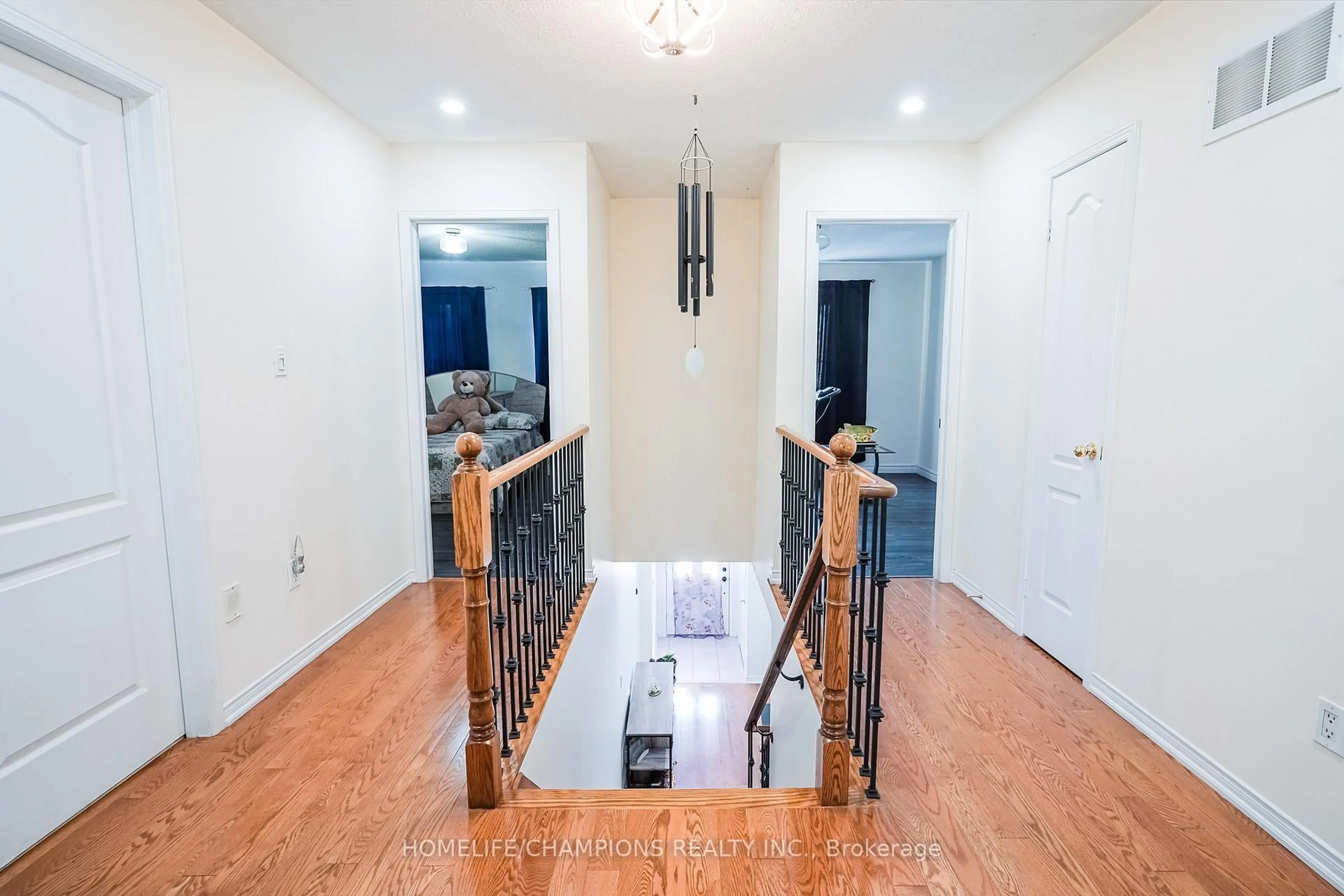 Indoor foyer for 86 Carpendale Cres, Ajax Ontario L1Z 2B3
