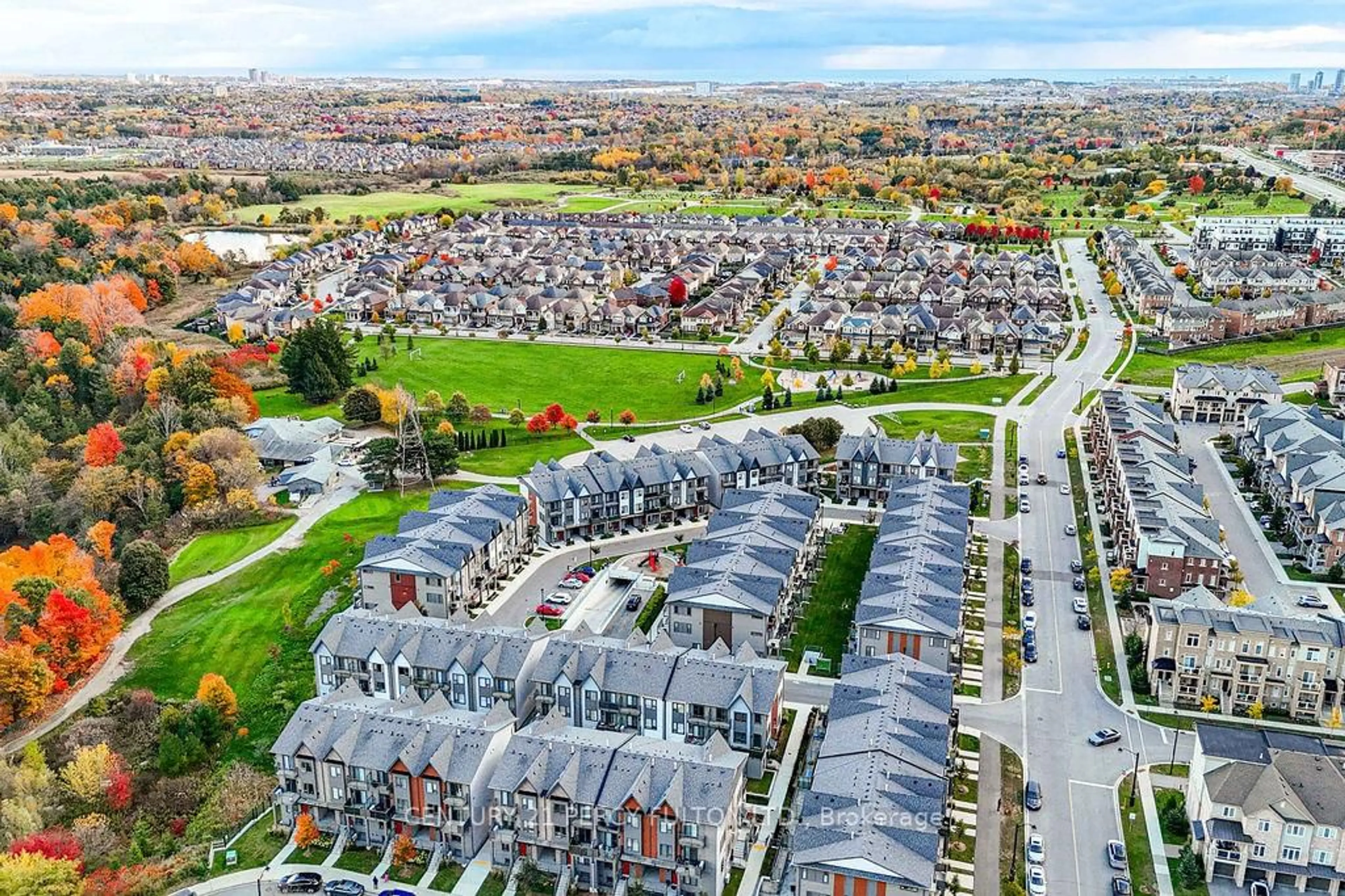 A pic from outside/outdoor area/front of a property/back of a property/a pic from drone, street for 2635 William Jackson Dr #702, Pickering Ontario L1X 0L4