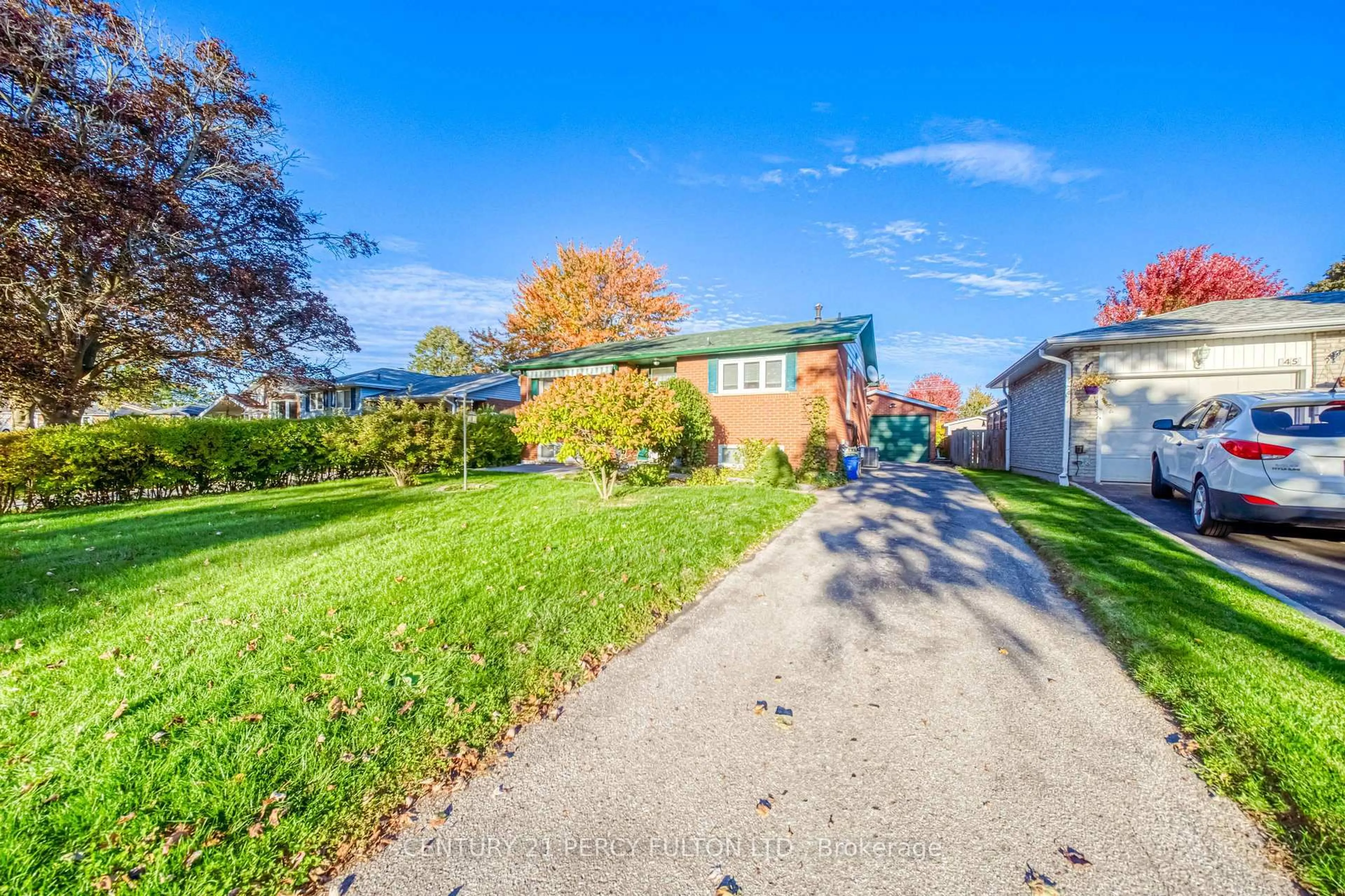 A pic from outside/outdoor area/front of a property/back of a property/a pic from drone, street for 43 Taylor Rd, Ajax Ontario L1S 2X5