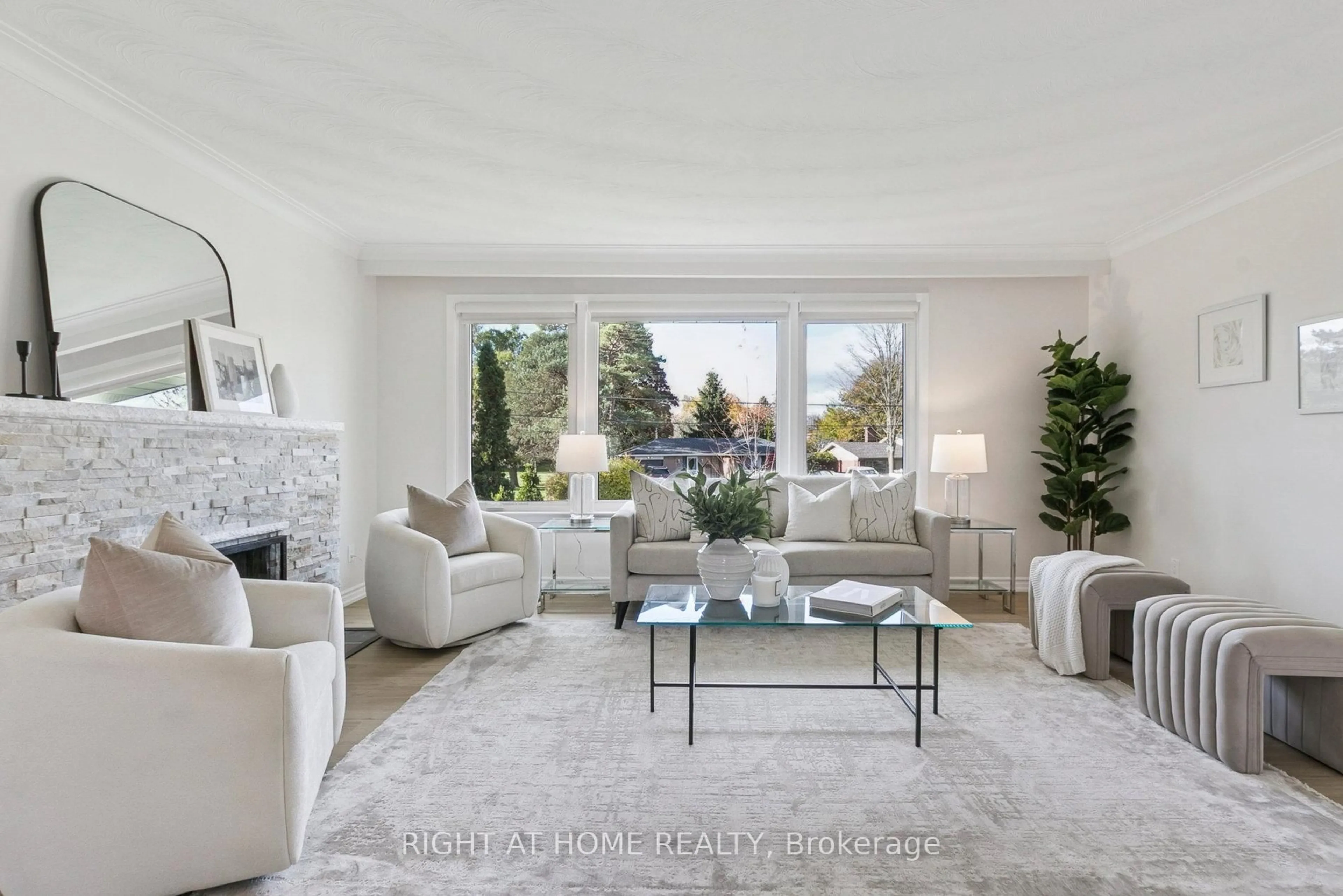 Living room with furniture, unknown for 421 East Ave, Toronto Ontario M1C 2W7