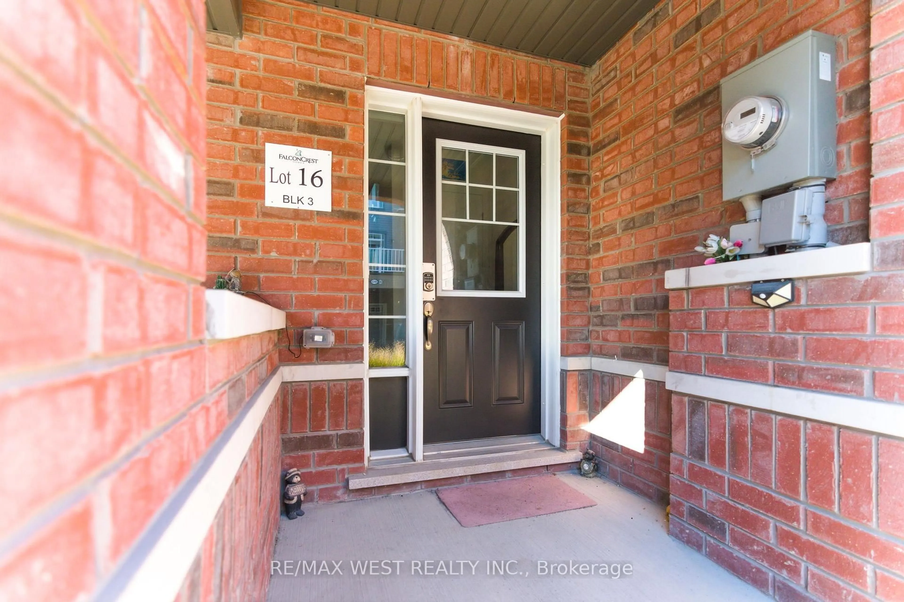 Indoor entryway for 846 Atwater Path, Oshawa Ontario L1J 0E8