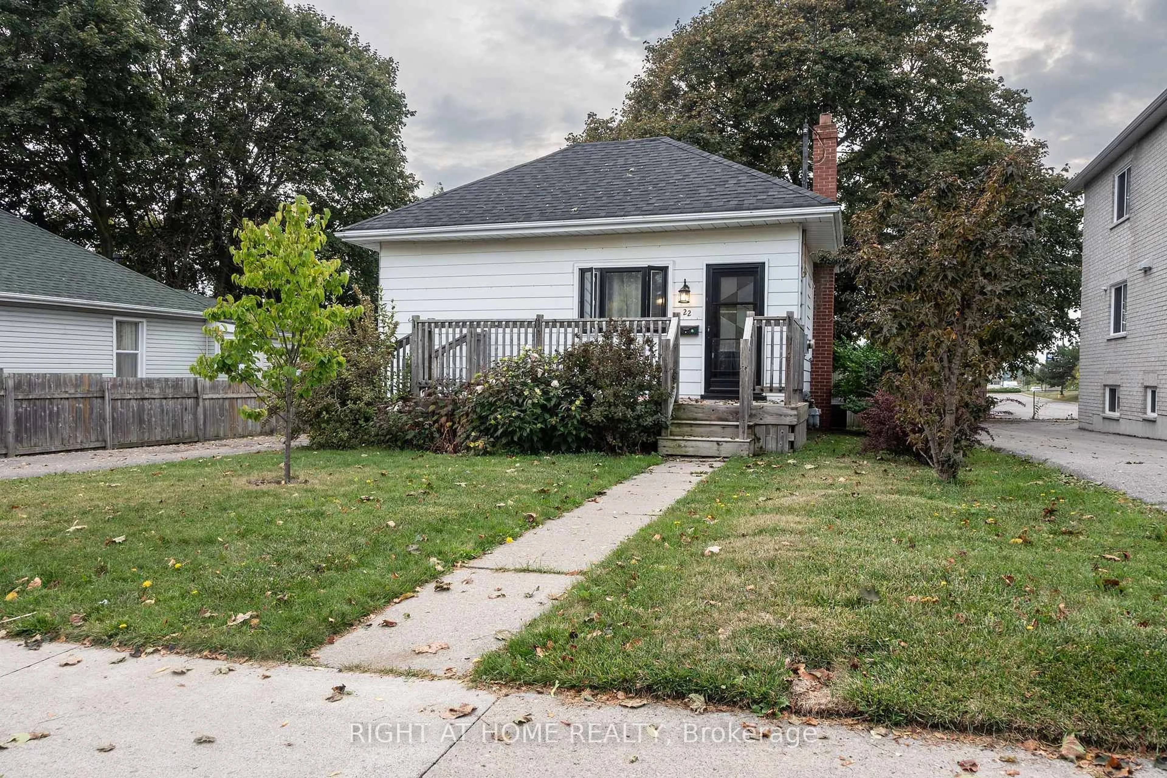 Unknown for 22 Westmount St, Oshawa Ontario L1J 4W9