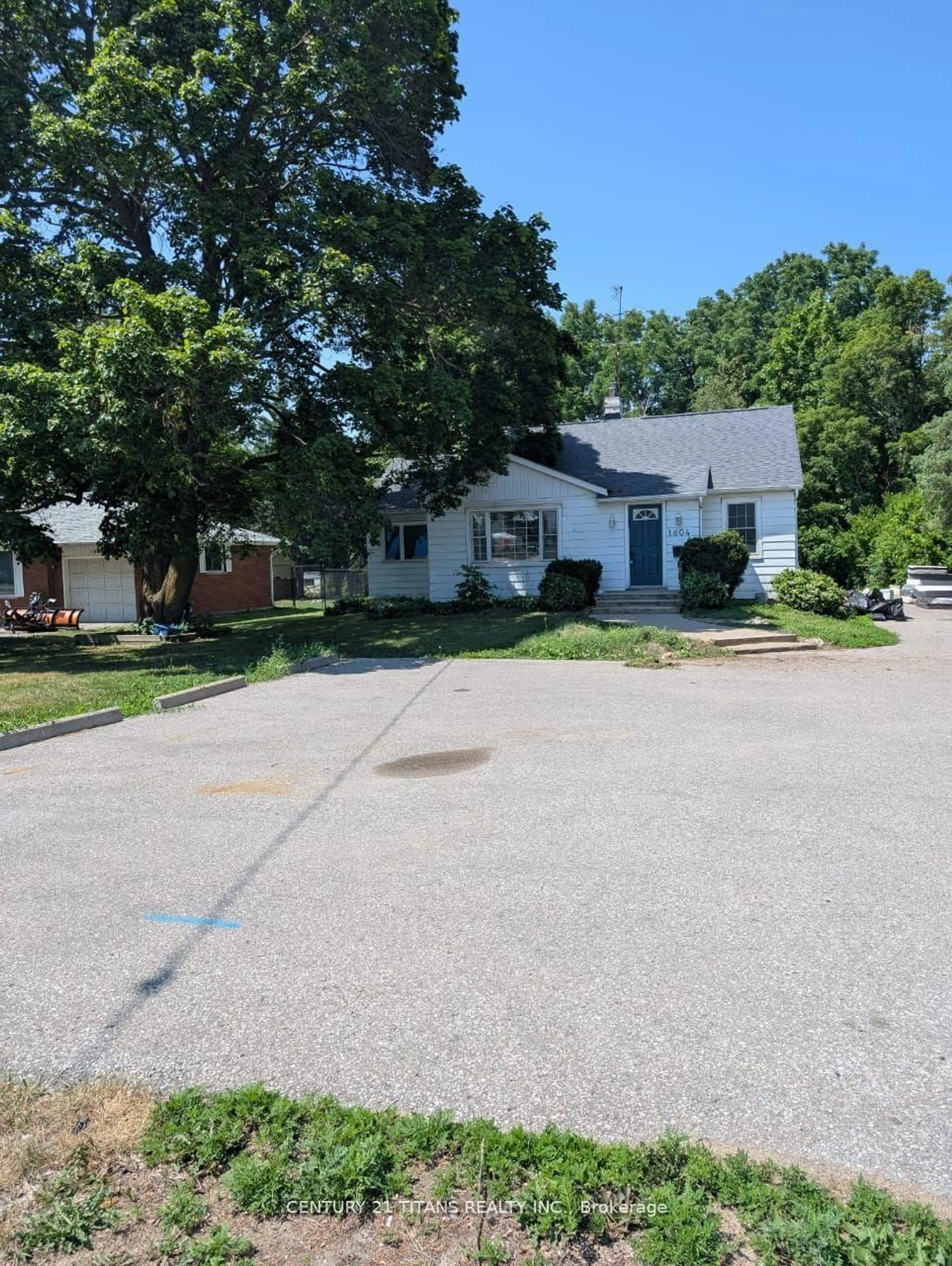 A pic from outside/outdoor area/front of a property/back of a property/a pic from drone, street for 1604 Highway No. 2 Rd, Clarington Ontario L1E 2R7