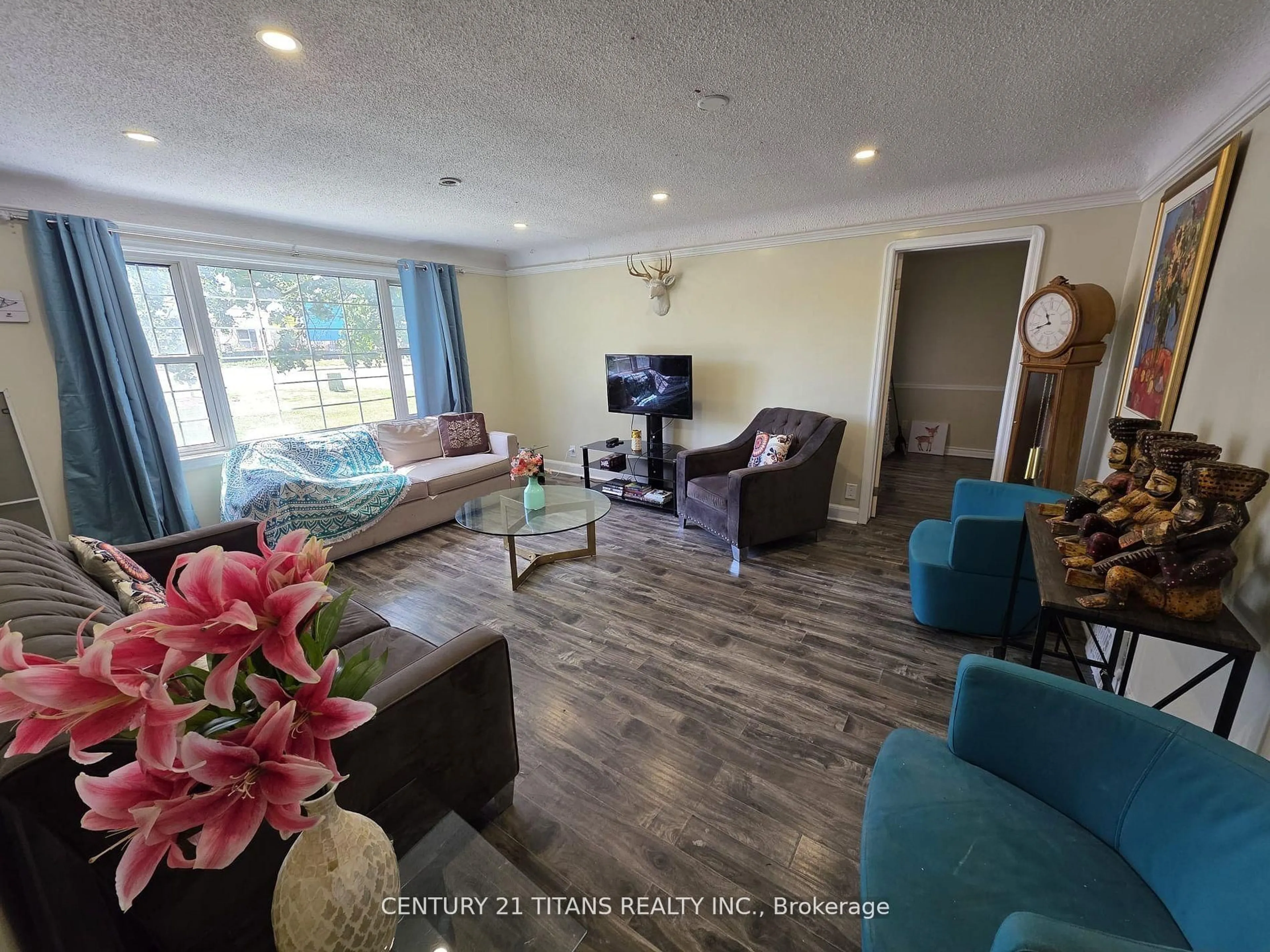 Living room with furniture, wood/laminate floor for 1604 Highway No. 2 Rd, Clarington Ontario L1E 2R7