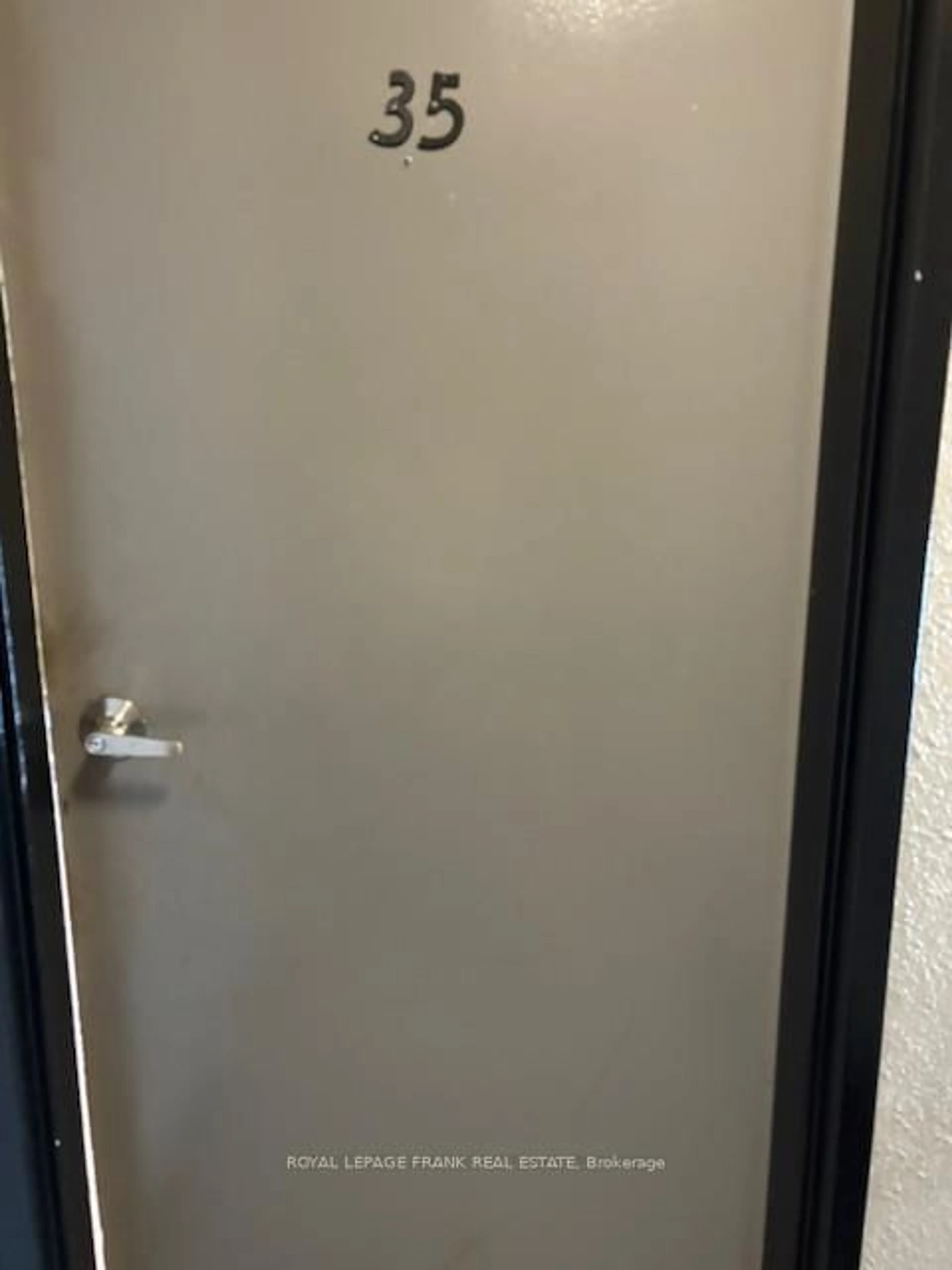 A pic of a room for 1100 Oxford St #35, Oshawa Ontario L1J 6G4