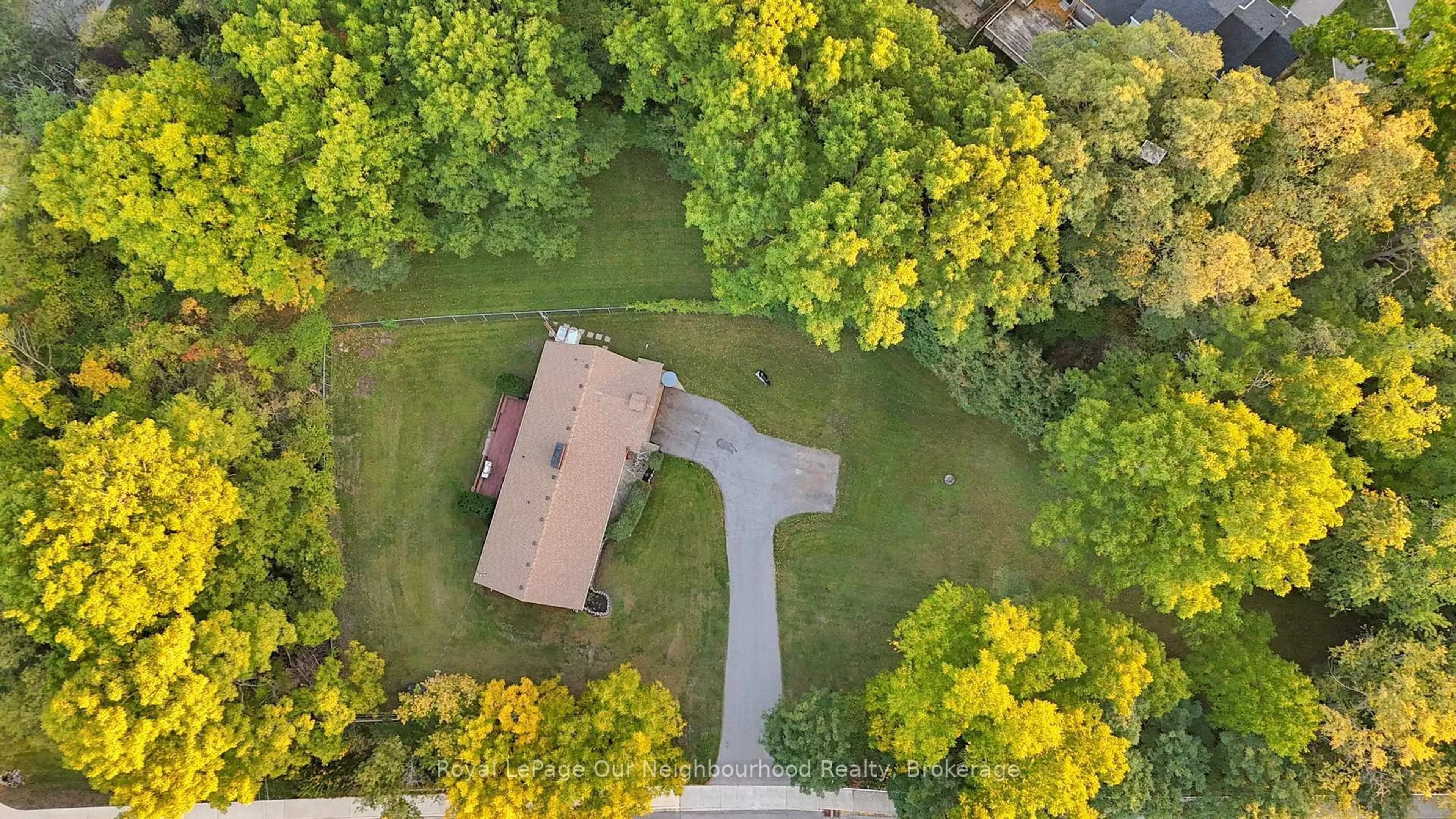 A pic from outside/outdoor area/front of a property/back of a property/a pic from drone, street for 1539 Finch Ave, Pickering Ontario L1V 1K2