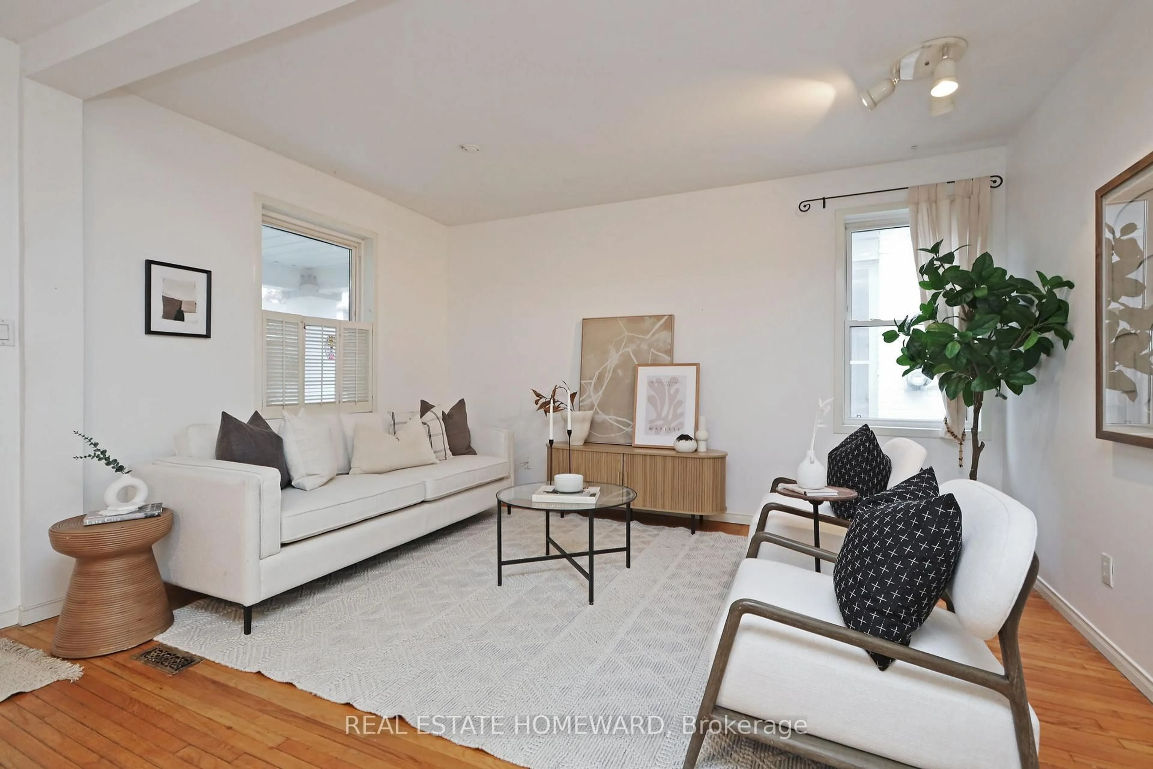 Living room with furniture, unknown for 281 queensdale Ave, Toronto Ontario M4C 2B5