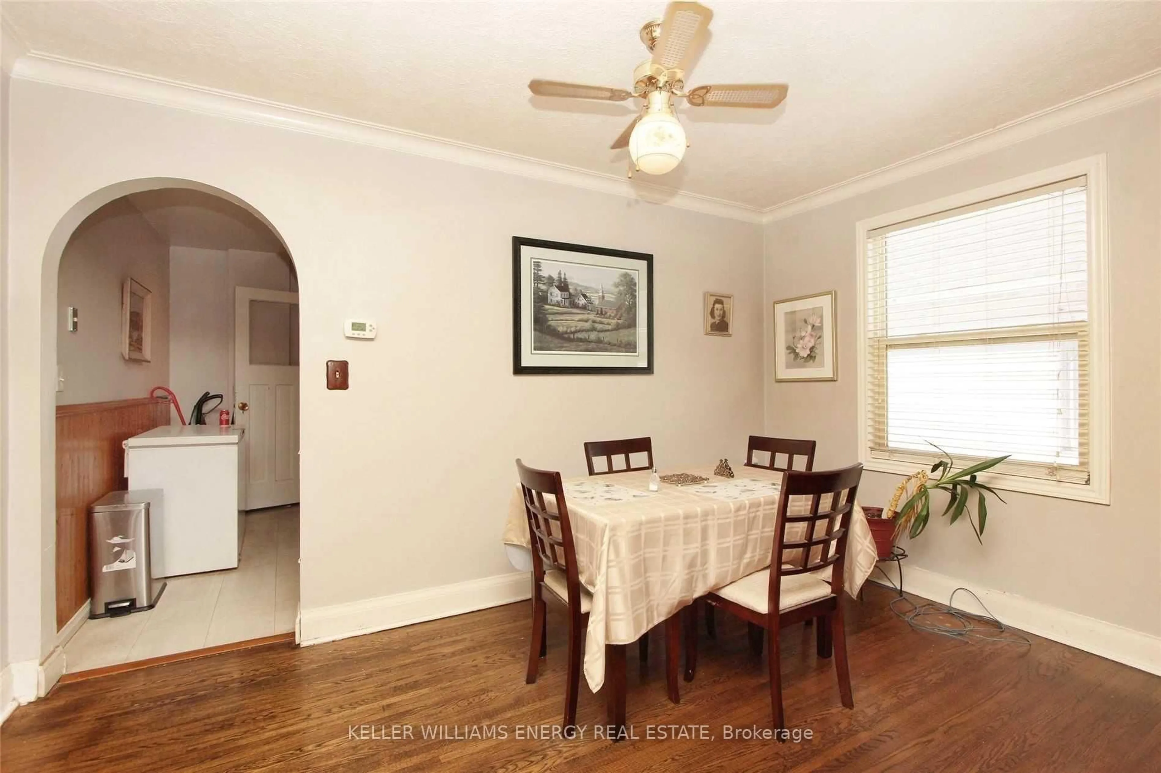 Dining room, wood/laminate floor for 64 Grenfell St, Oshawa Ontario L1J 4W2