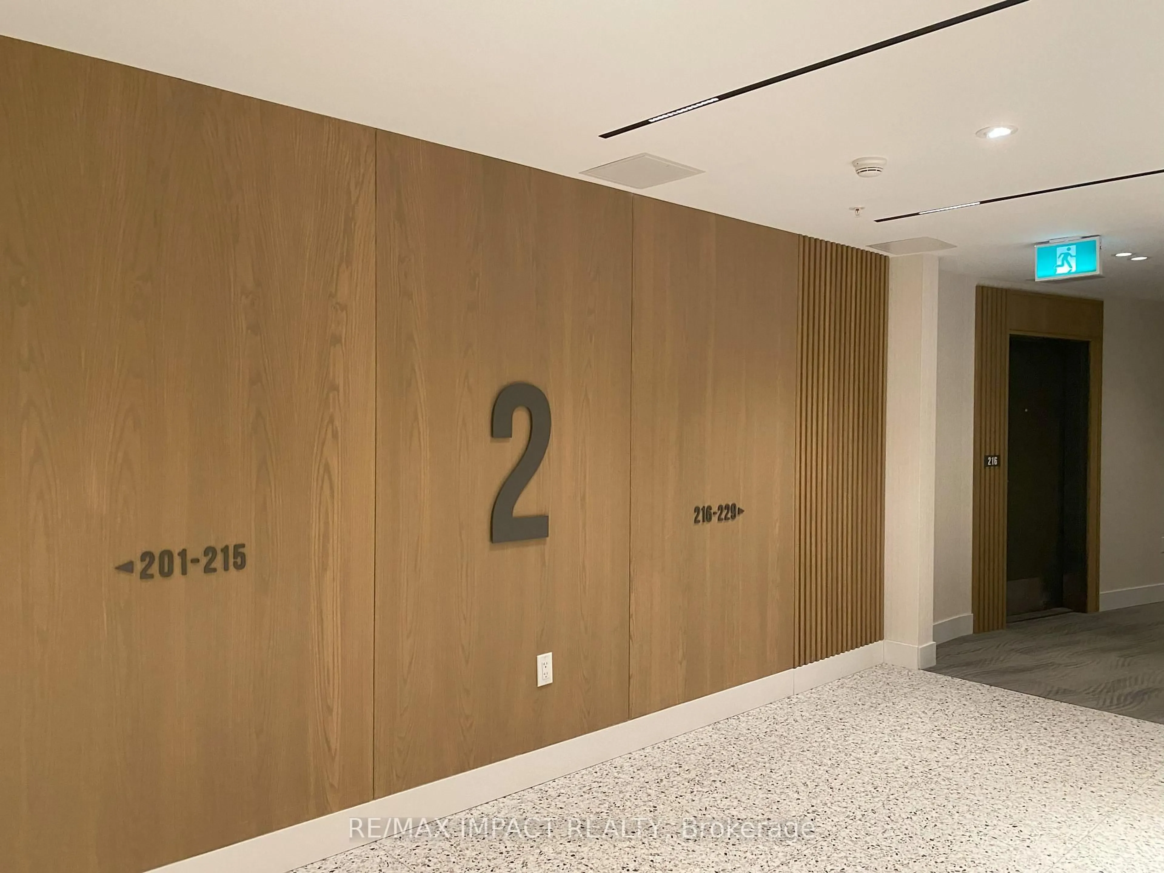 Indoor foyer for 385 Arctic Red Dr #224, Oshawa Ontario L1L 0W9