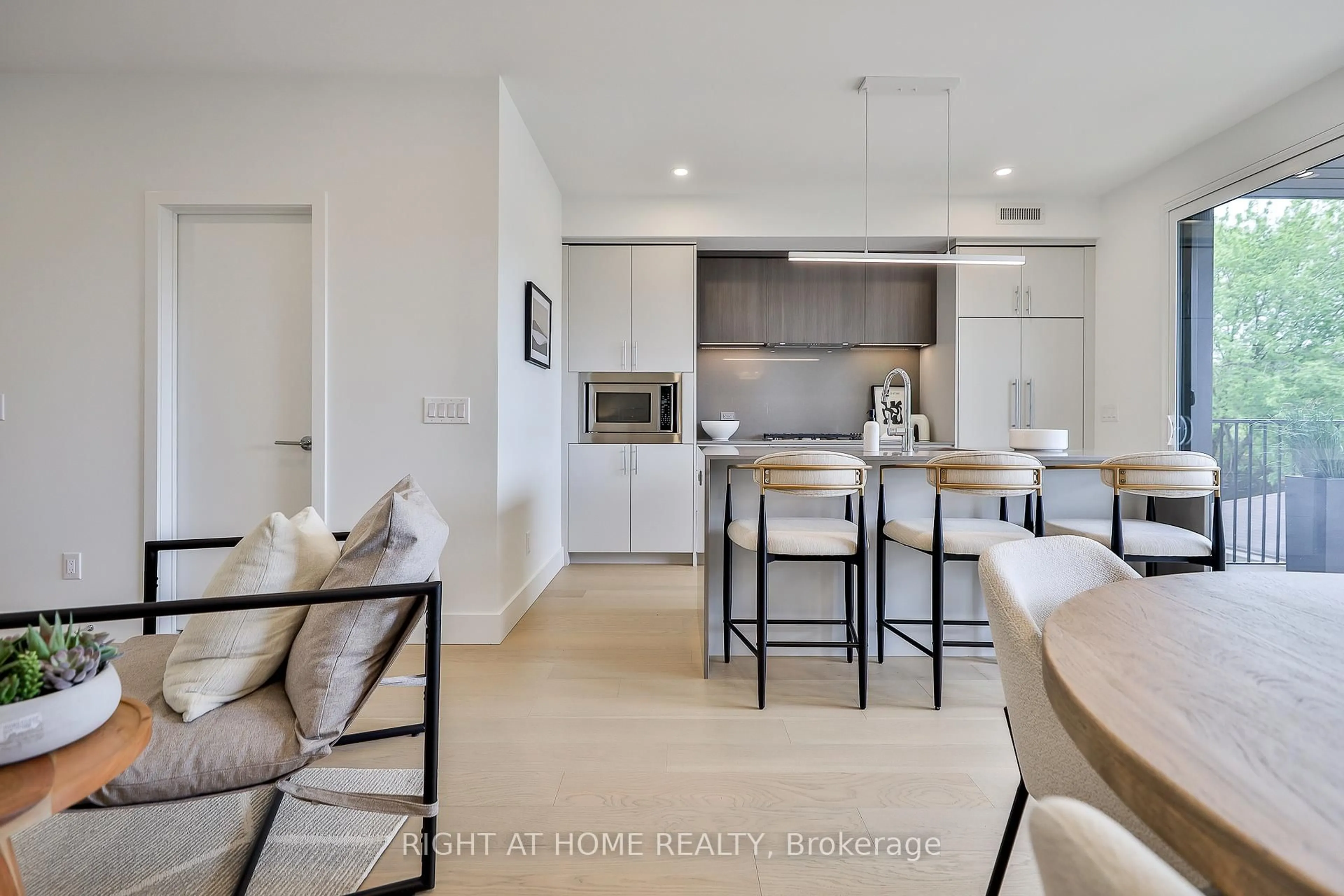 Open concept kitchen, unknown for 2343 Gerrard St, Toronto Ontario M4E 2E6