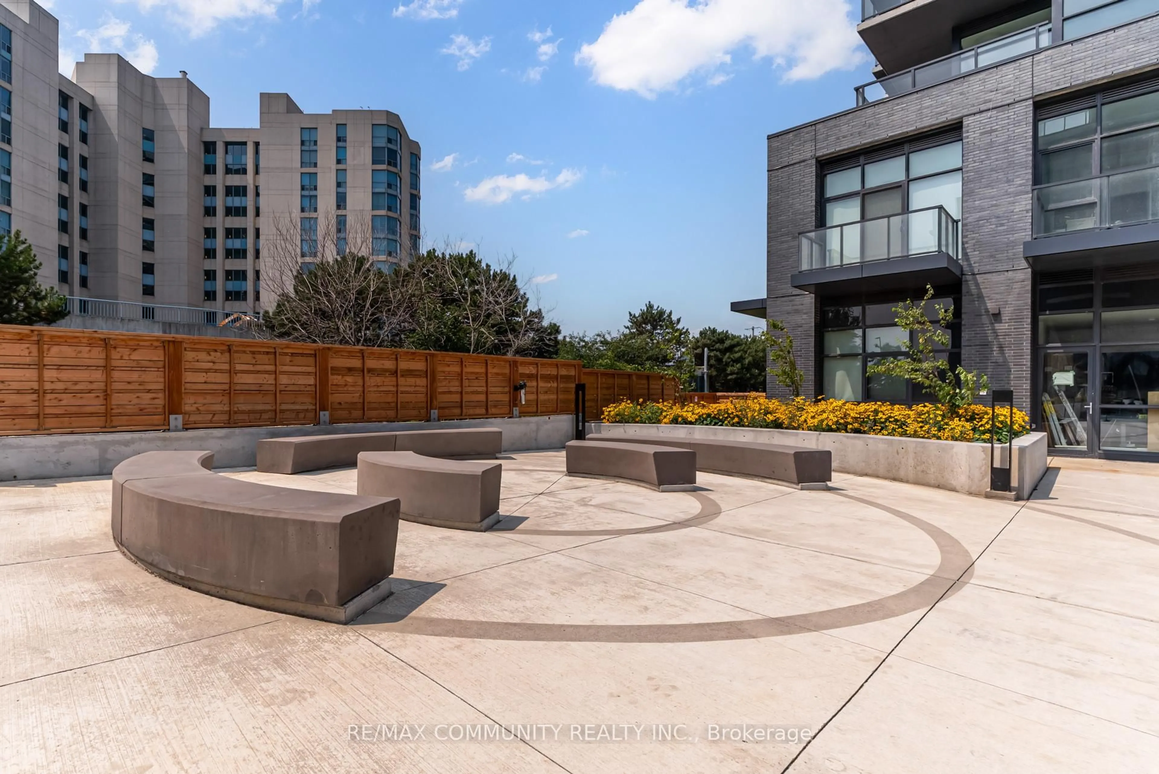 Patio, unknown for 1608 Charles St #190, Whitby Ontario L1N 1B9